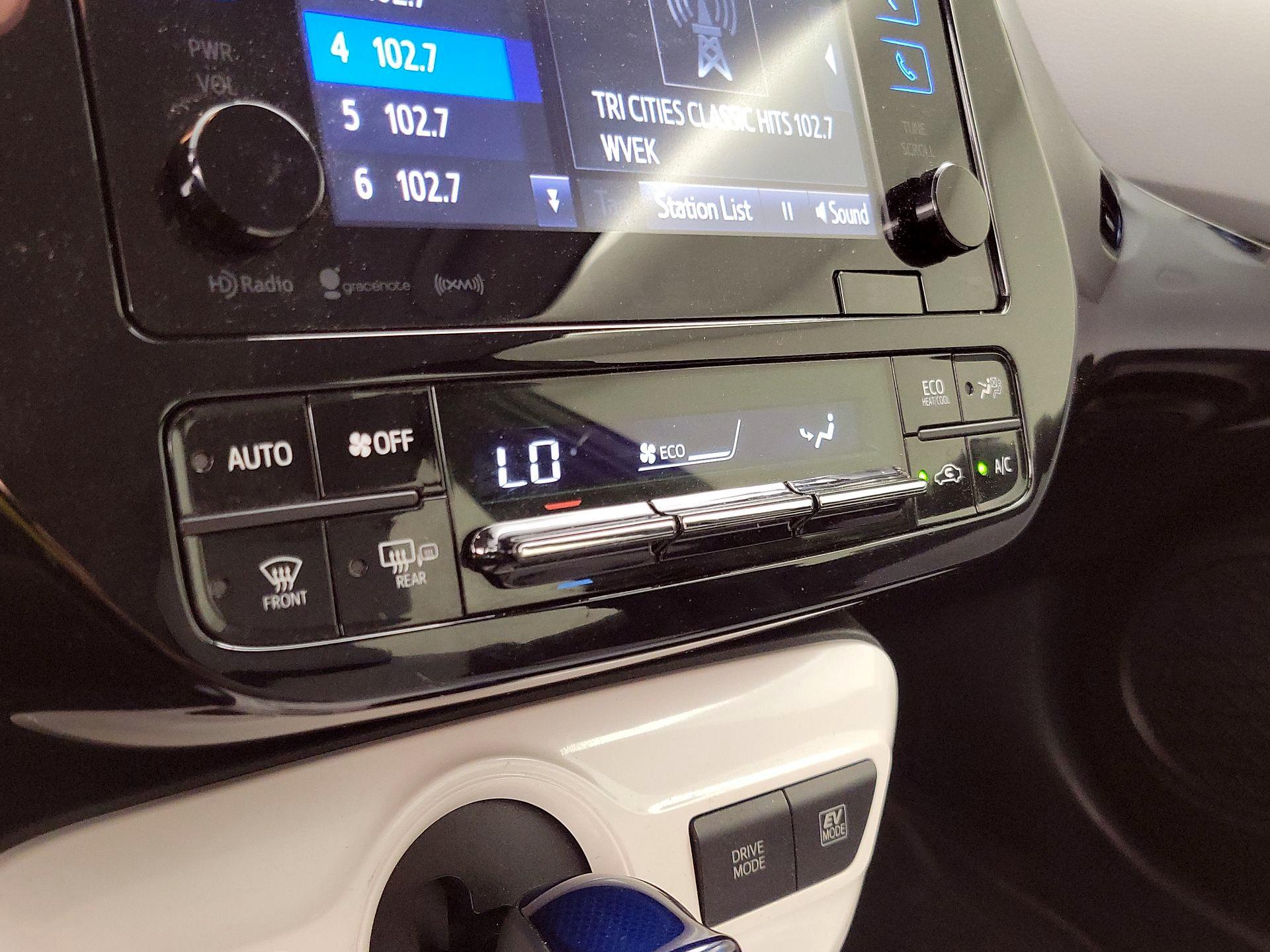 Thumbnail: 2017 Toyota Prius - 16