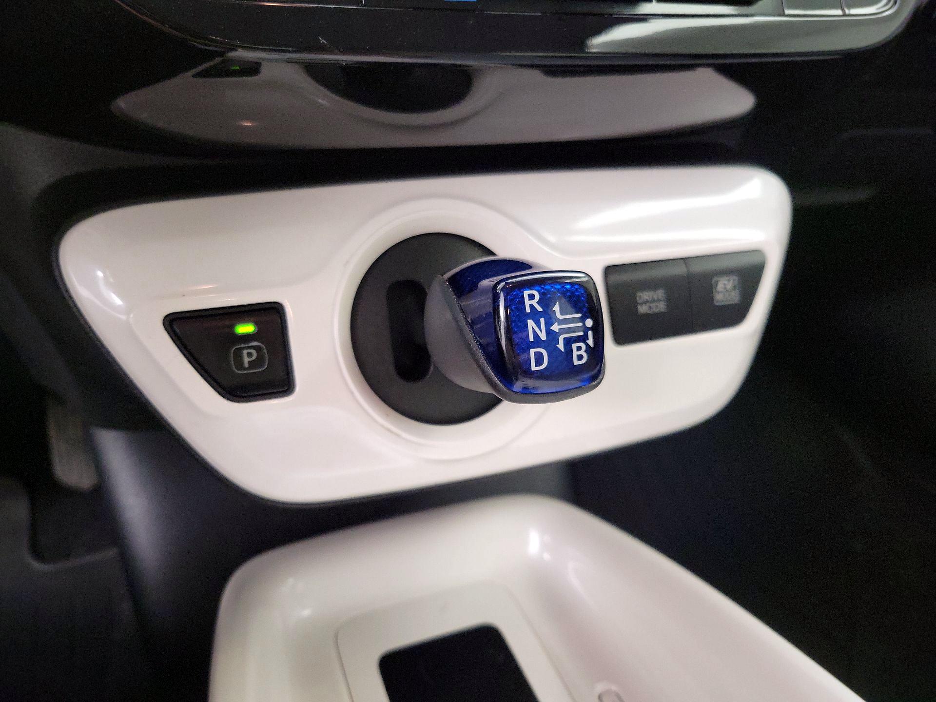 Thumbnail: 2017 Toyota Prius - 17