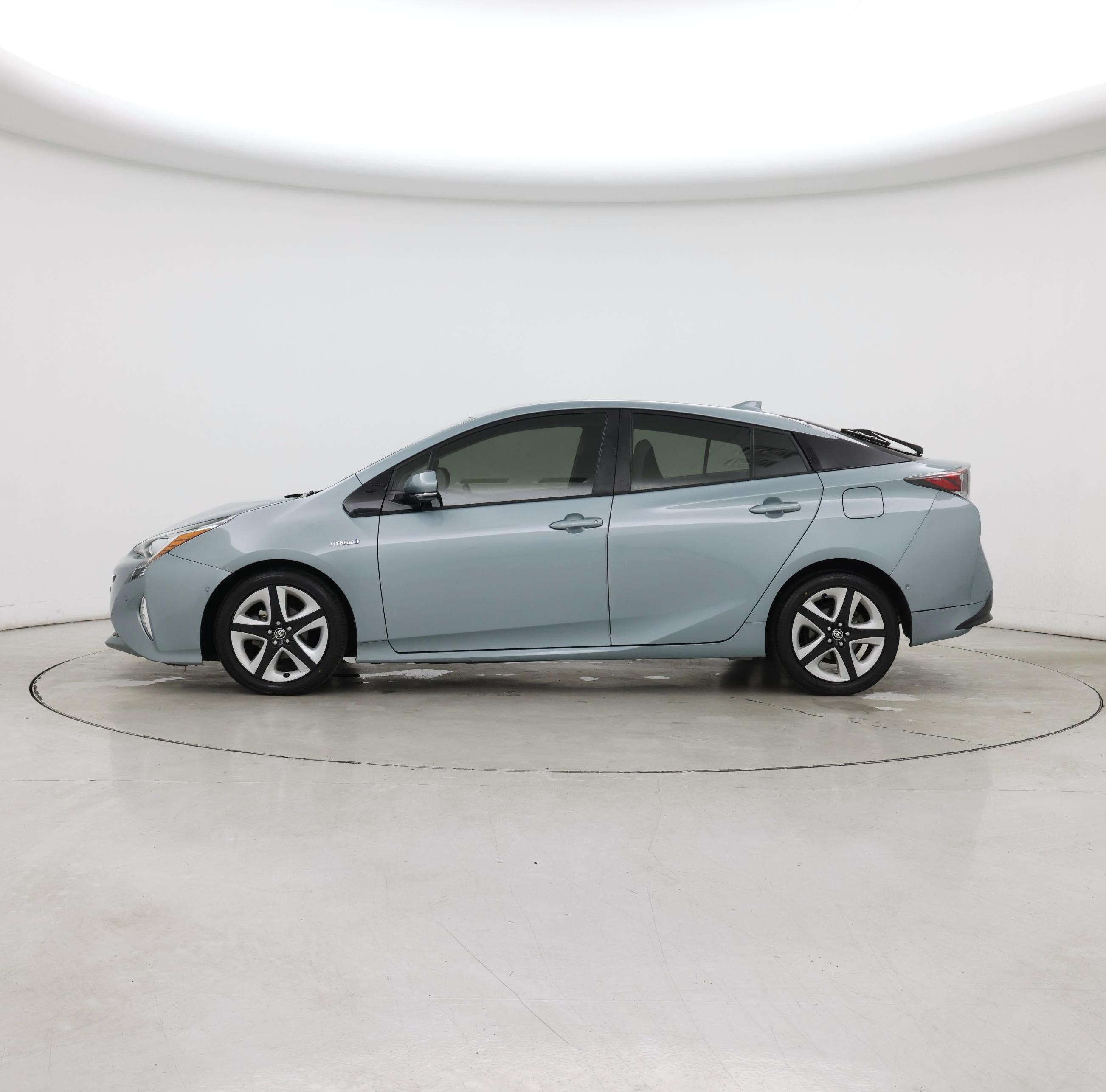 Thumbnail: 2017 Toyota Prius - 3