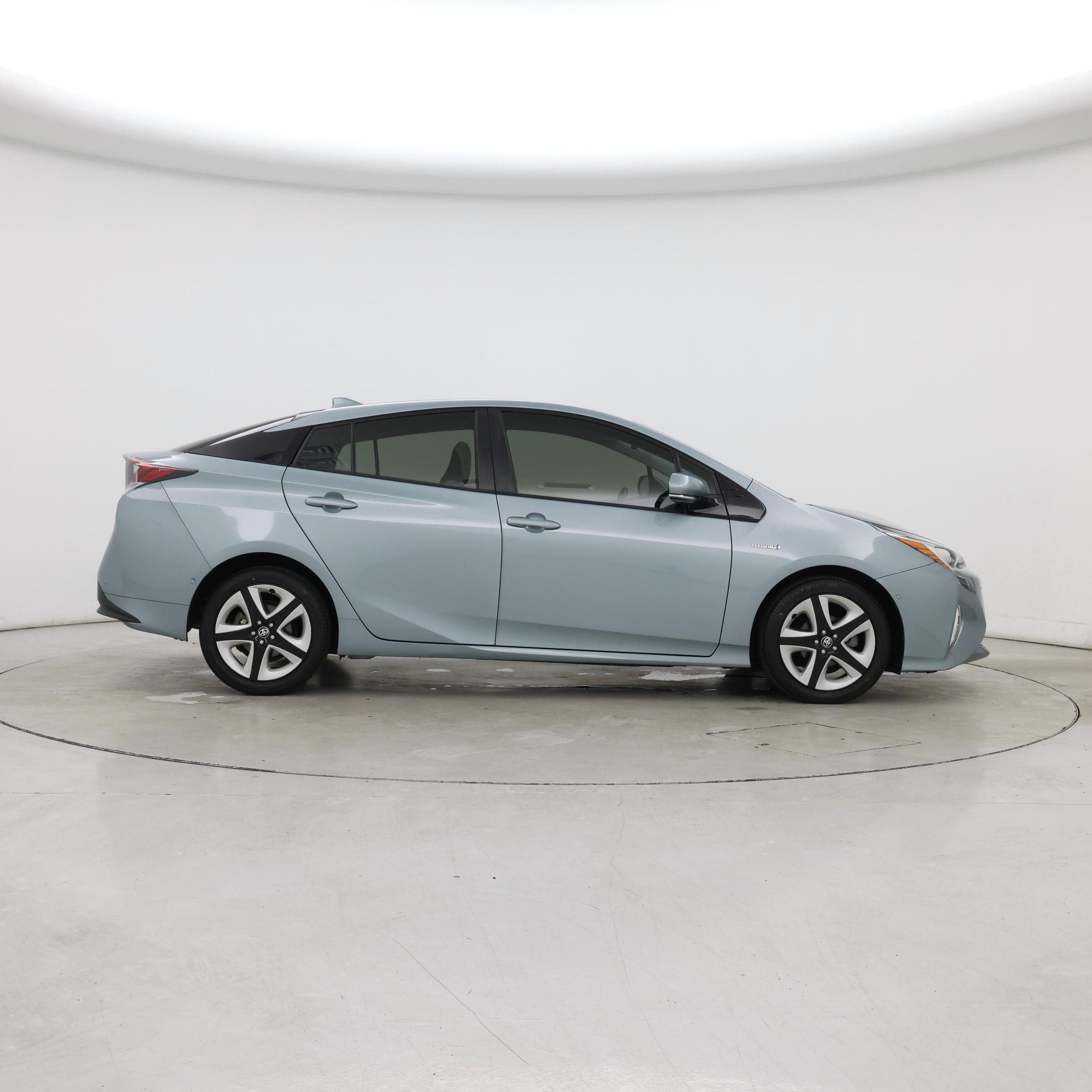 Thumbnail: 2017 Toyota Prius - 7