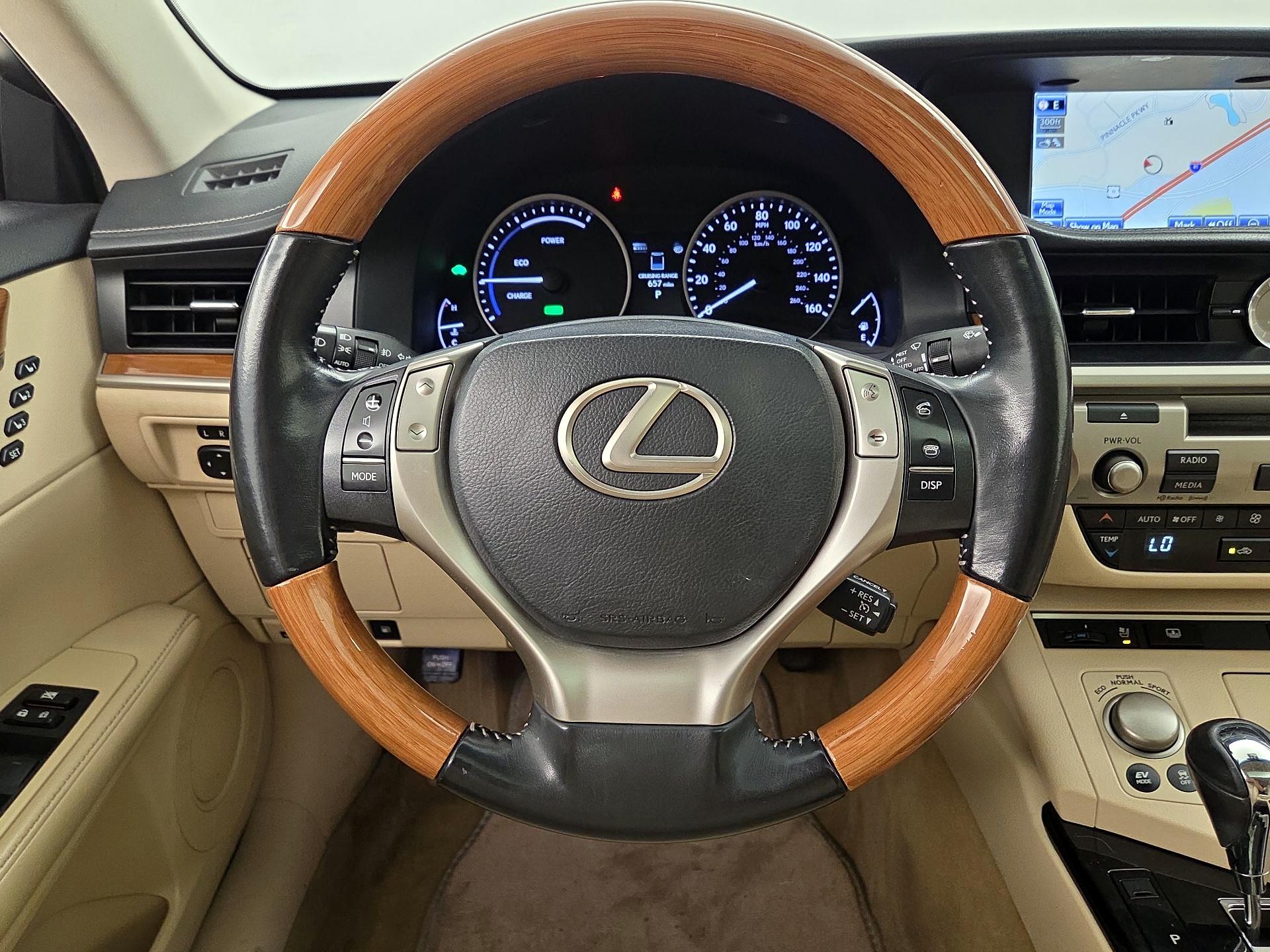 Thumbnail: 2014 Lexus ES - 10