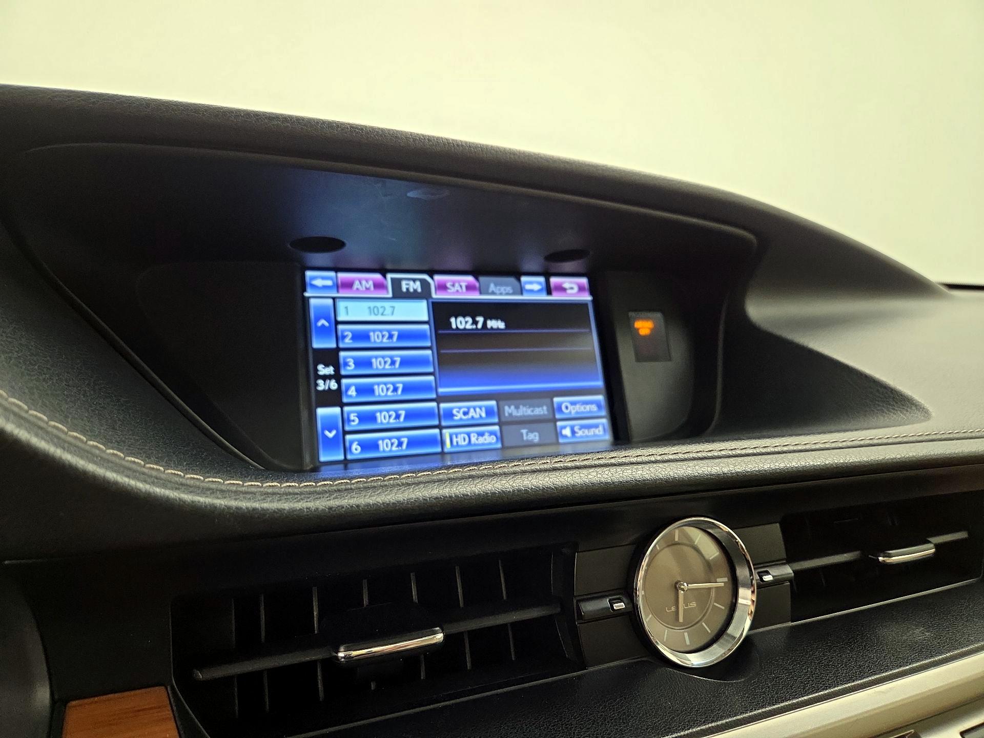 Thumbnail: 2014 Lexus ES - 16