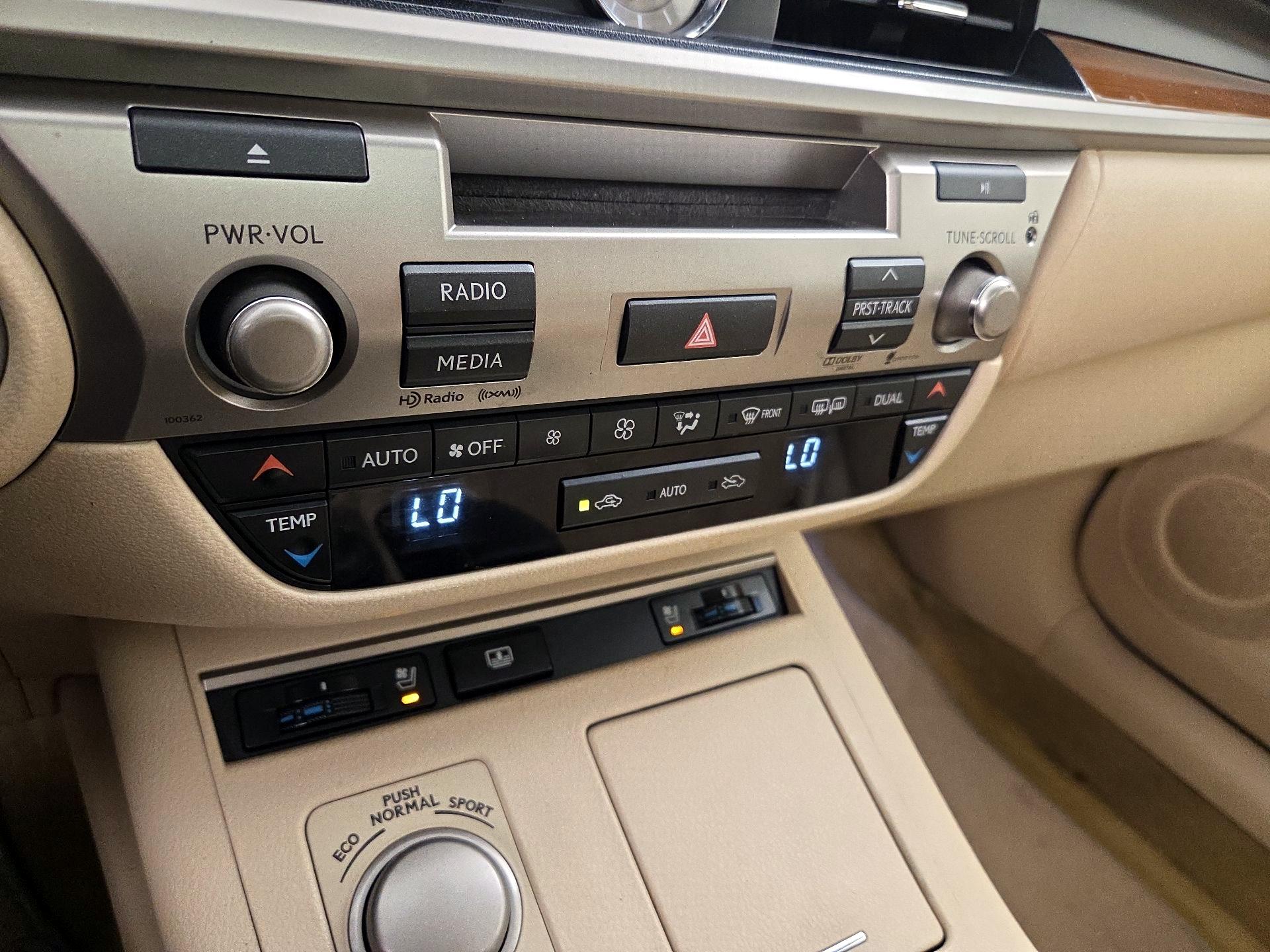 Thumbnail: 2014 Lexus ES - 17