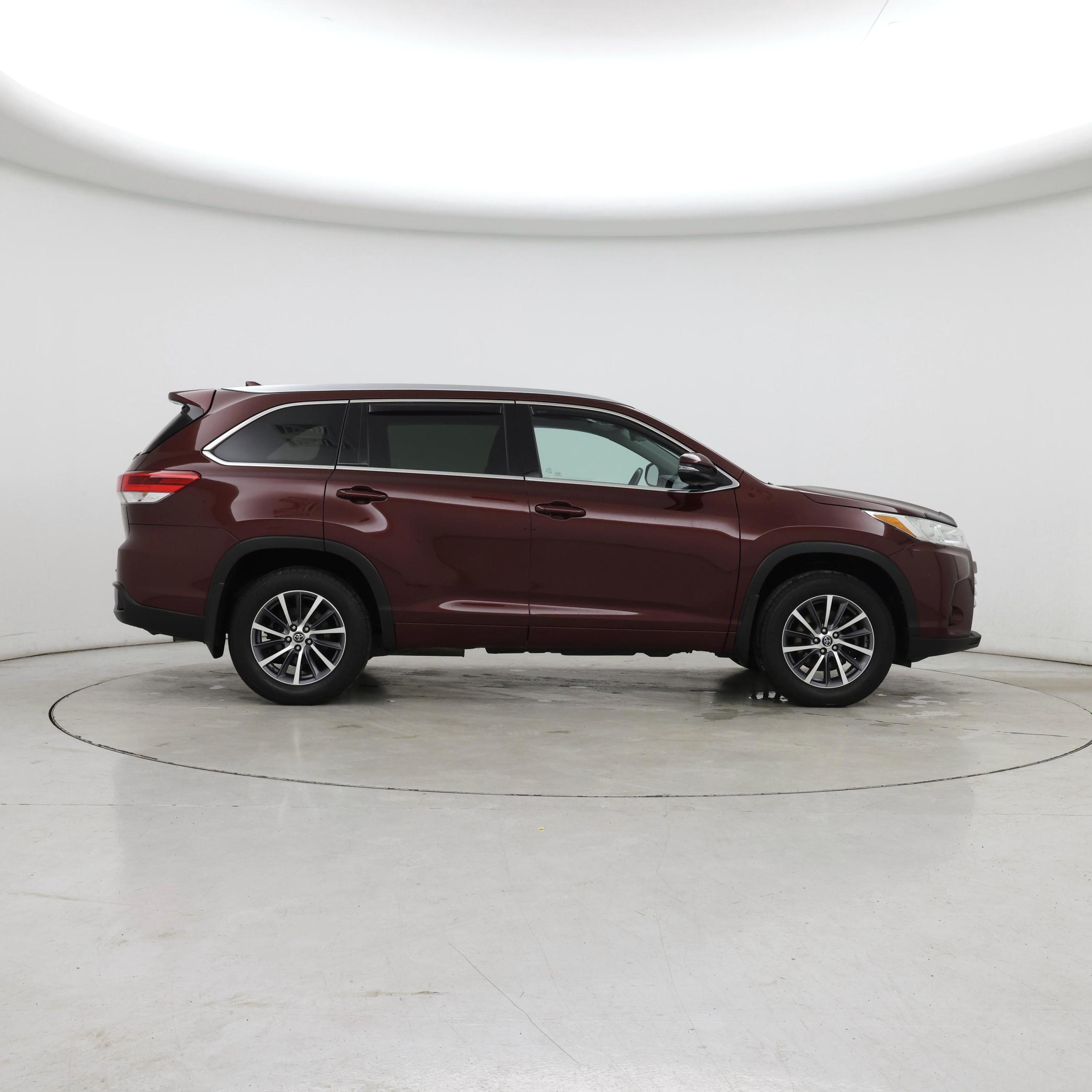 Thumbnail: 2017 Toyota Highlander - 7