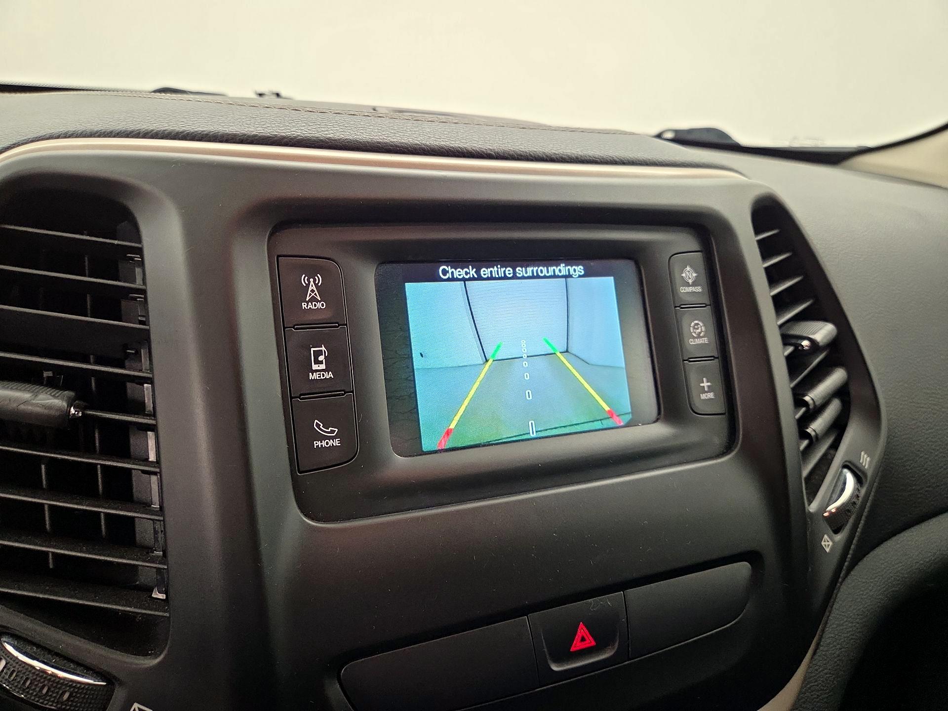 Thumbnail: 2015 Jeep Cherokee - 14