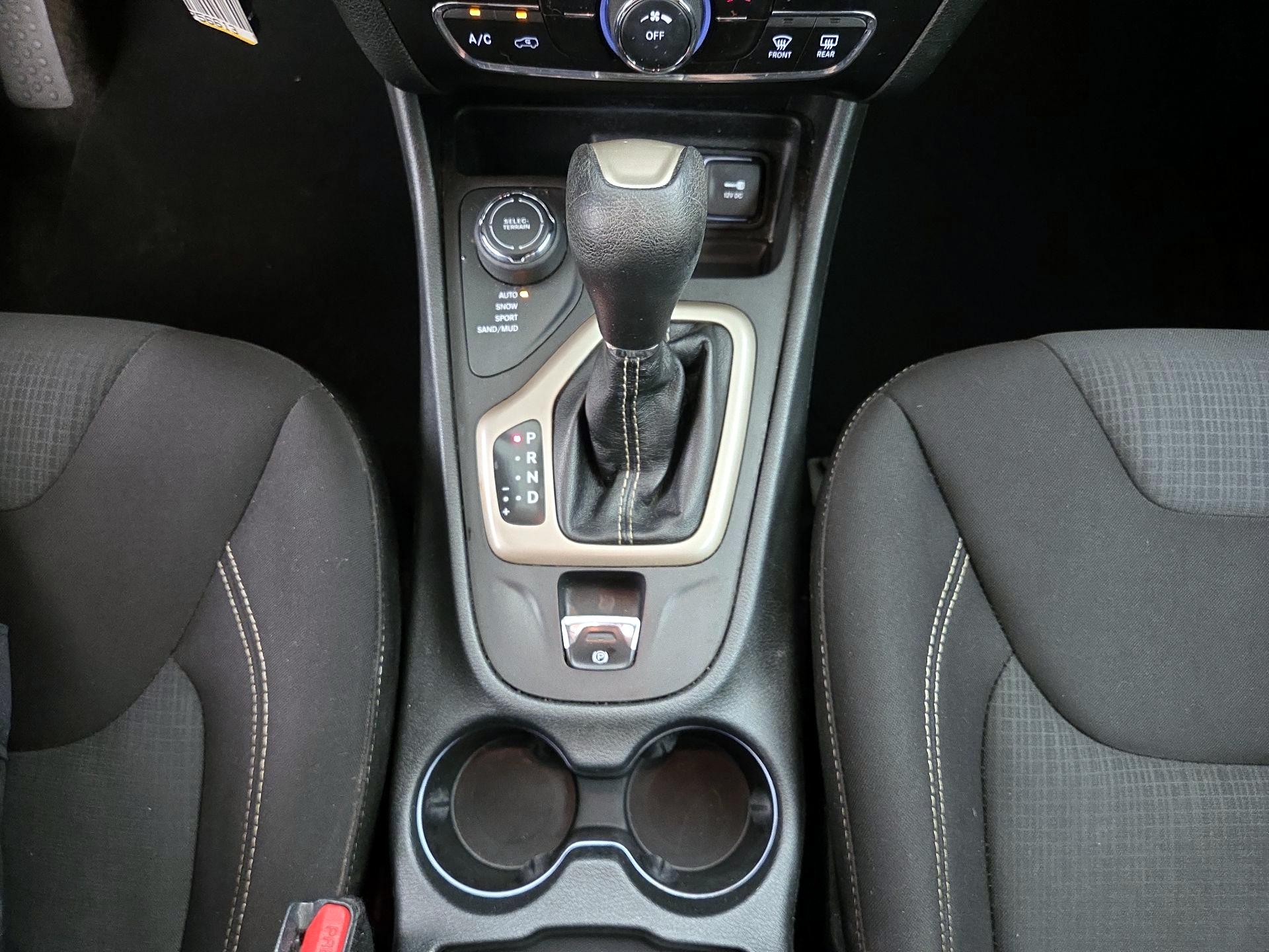 Thumbnail: 2015 Jeep Cherokee - 17