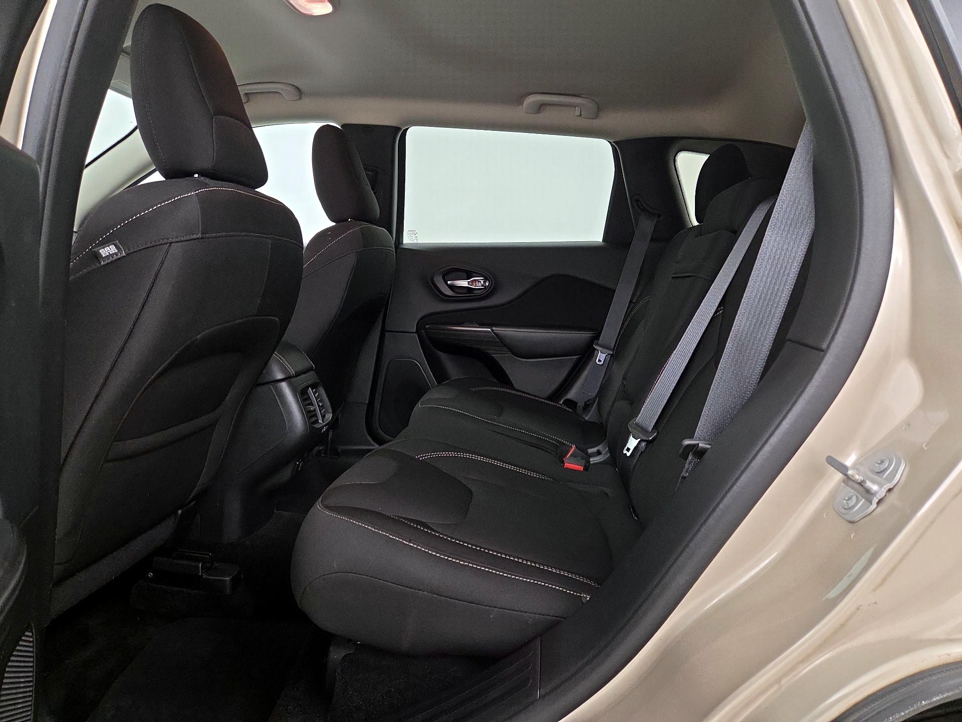 Thumbnail: 2015 Jeep Cherokee - 19