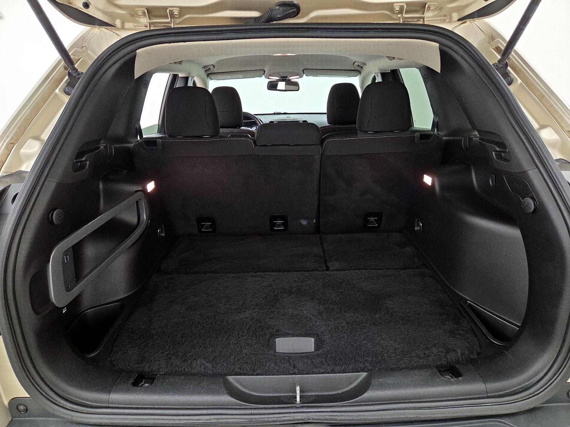 Thumbnail: 2015 Jeep Cherokee - 20