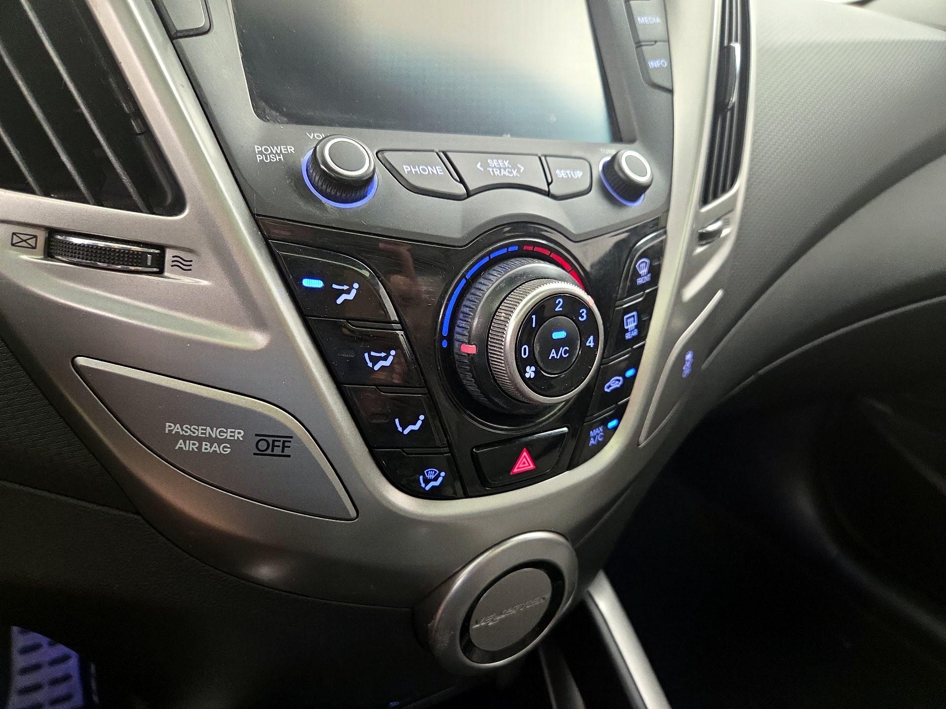 Thumbnail: 2014 Hyundai Veloster - 16