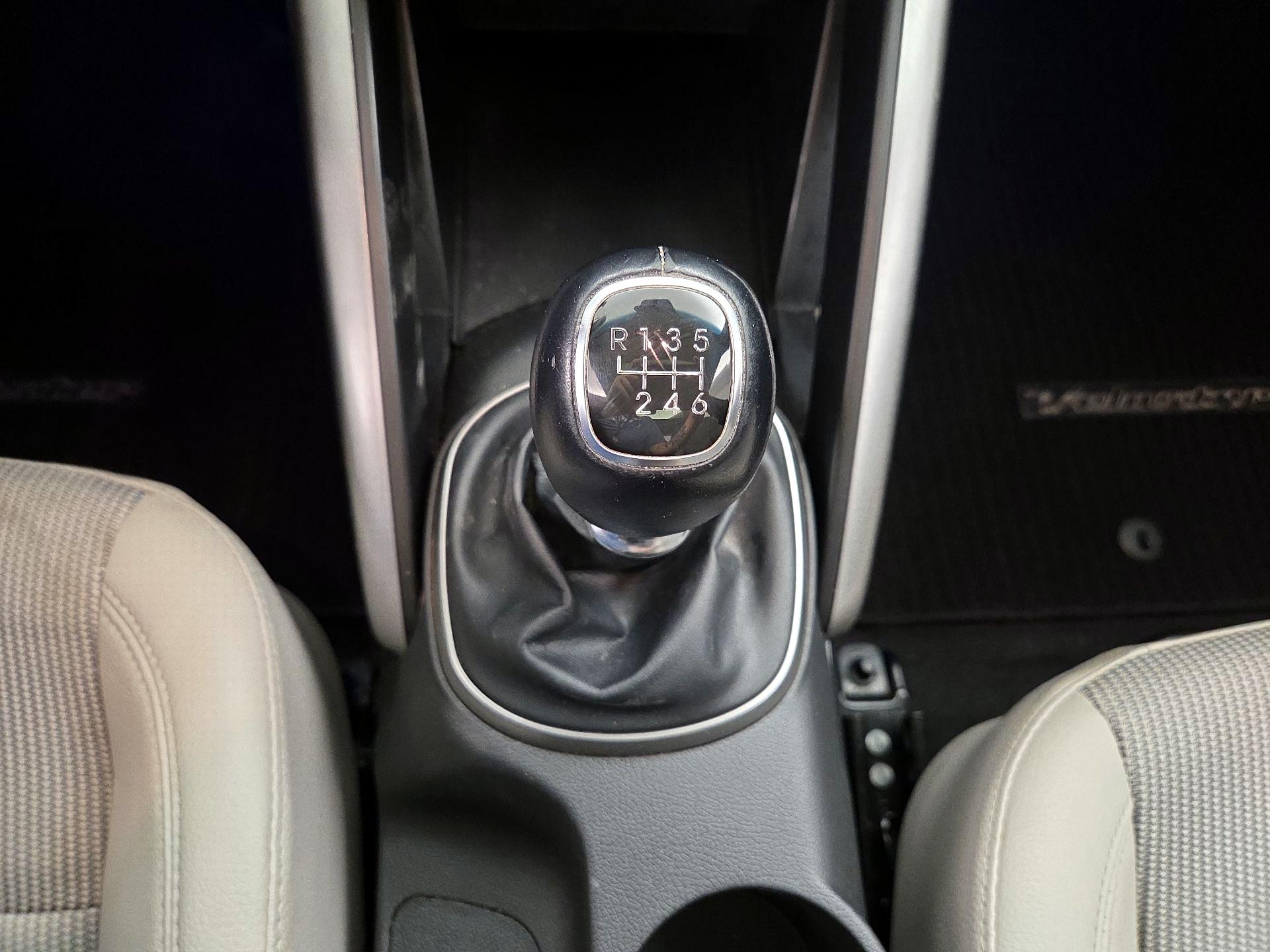 Thumbnail: 2014 Hyundai Veloster - 17