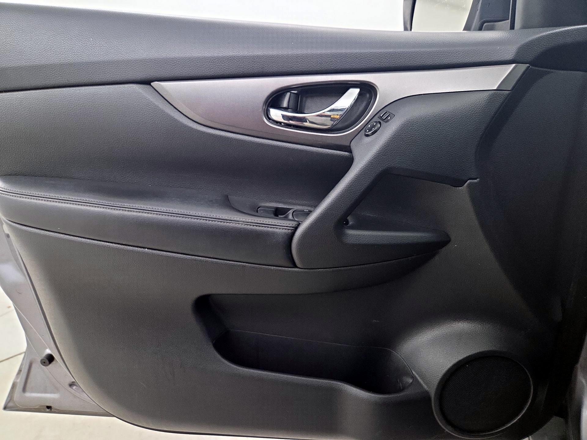 Thumbnail: 2016 Nissan Rogue - 12