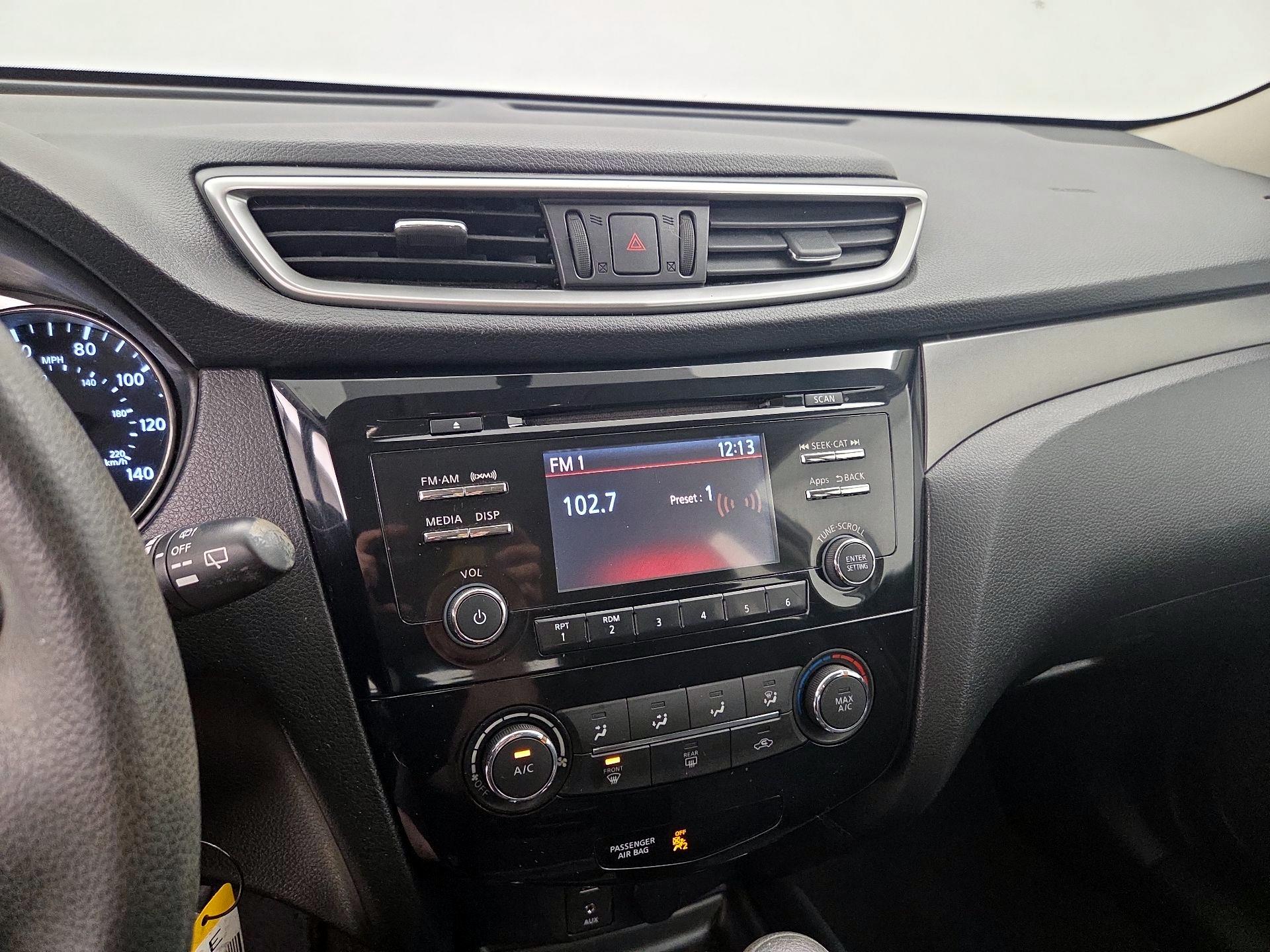 Thumbnail: 2016 Nissan Rogue - 15