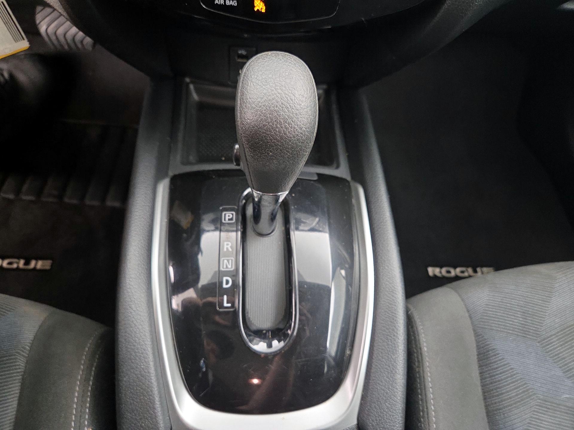 Thumbnail: 2016 Nissan Rogue - 17