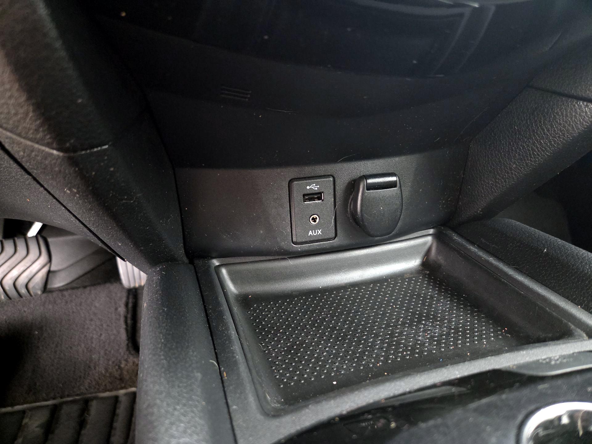 Thumbnail: 2016 Nissan Rogue - 18