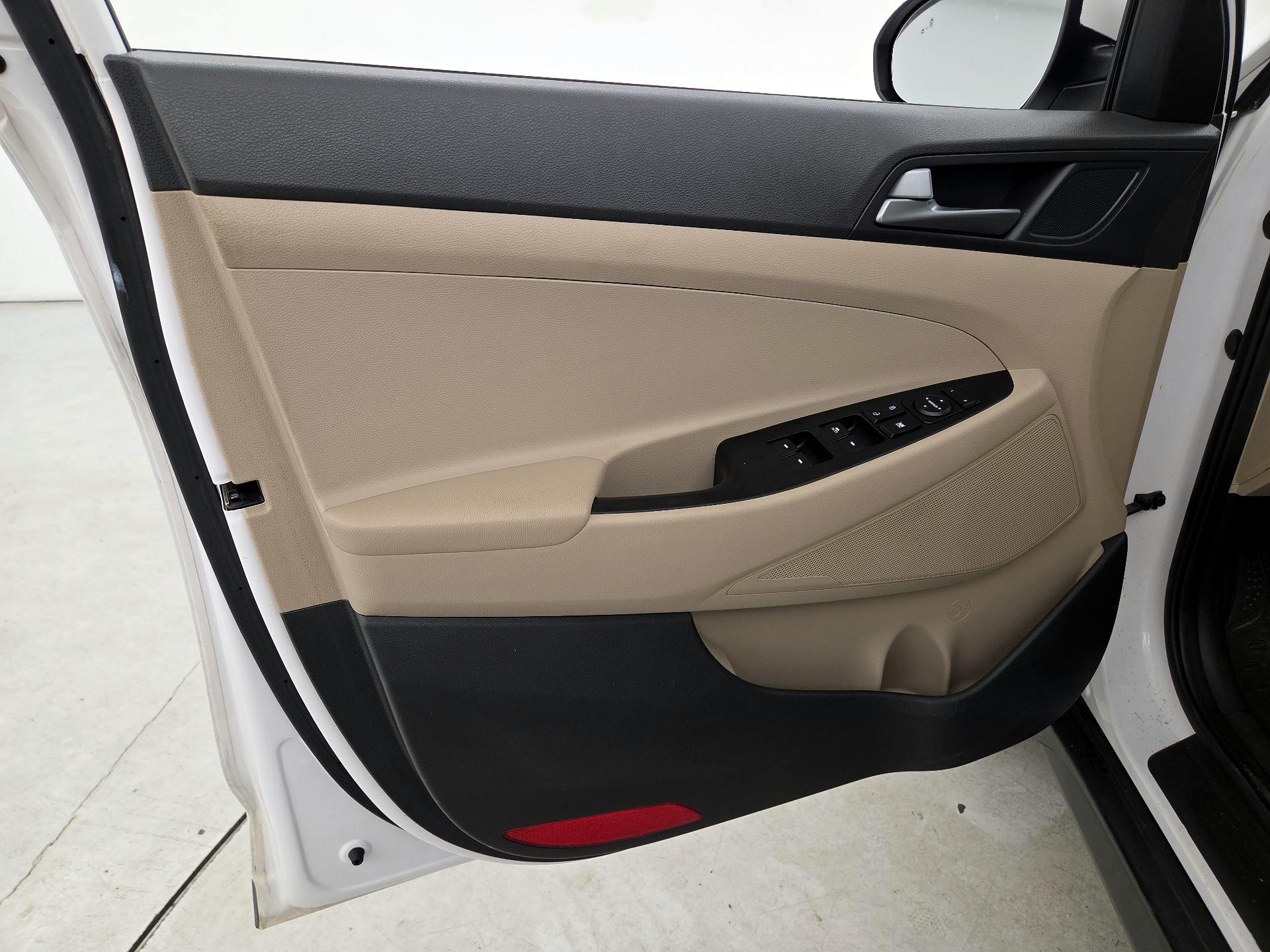 Thumbnail: 2016 Hyundai Tucson - 12