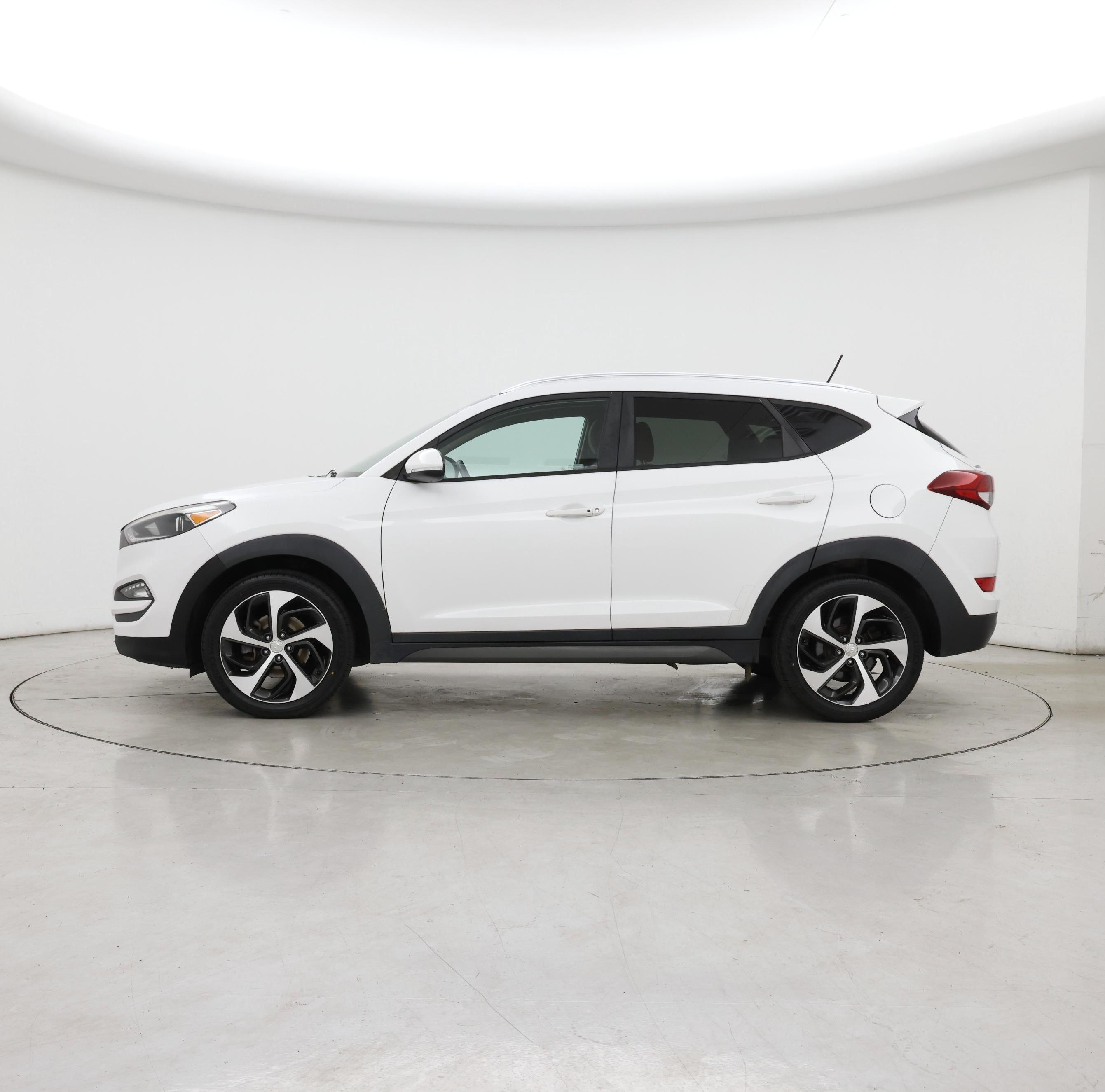 Thumbnail: 2016 Hyundai Tucson - 3