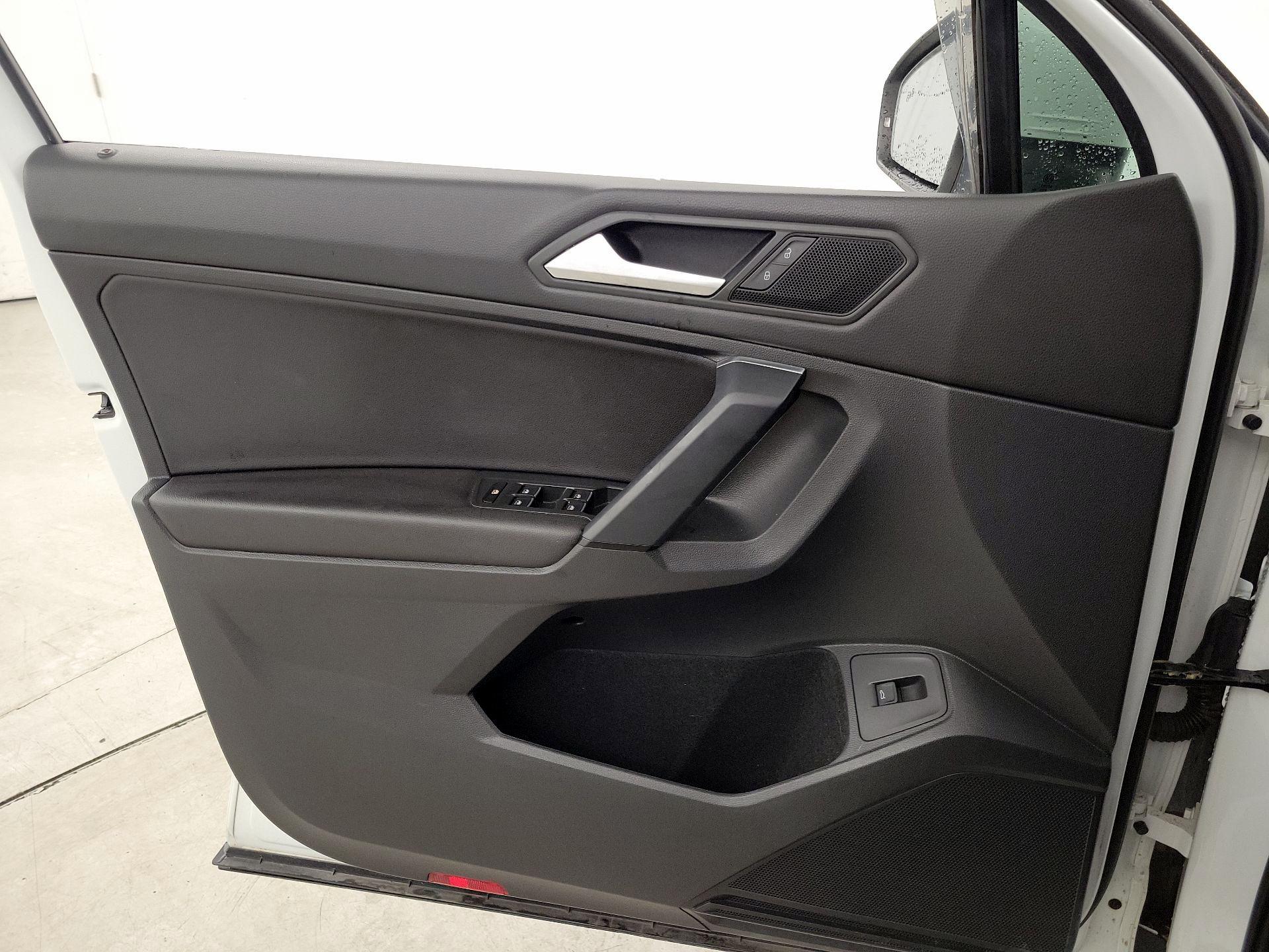 Thumbnail: 2019 Volkswagen Tiguan - 12