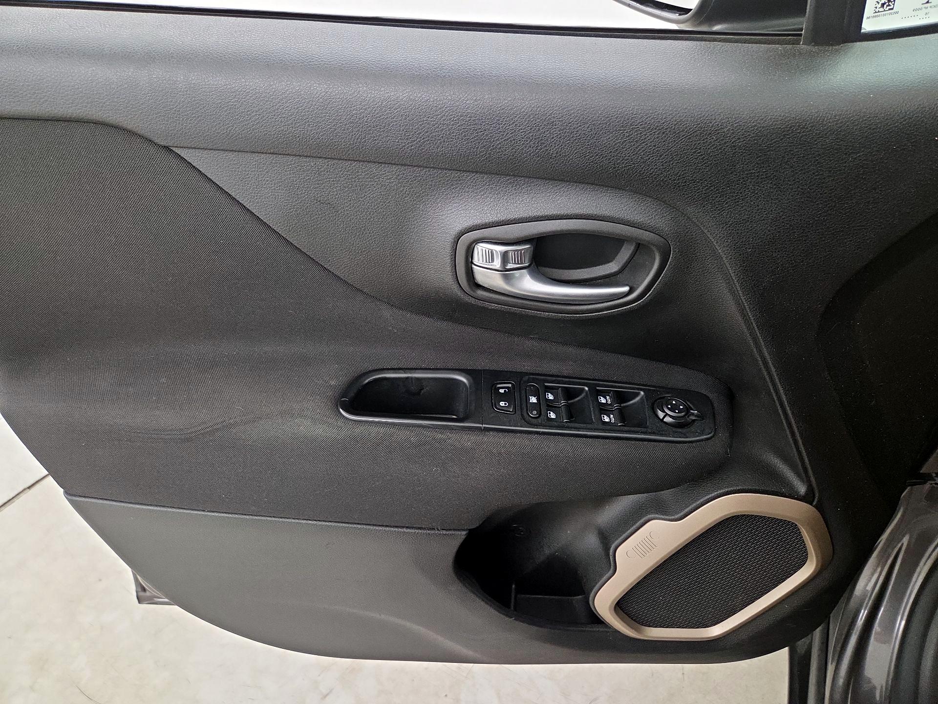 Thumbnail: 2016 Jeep Renegade - 12