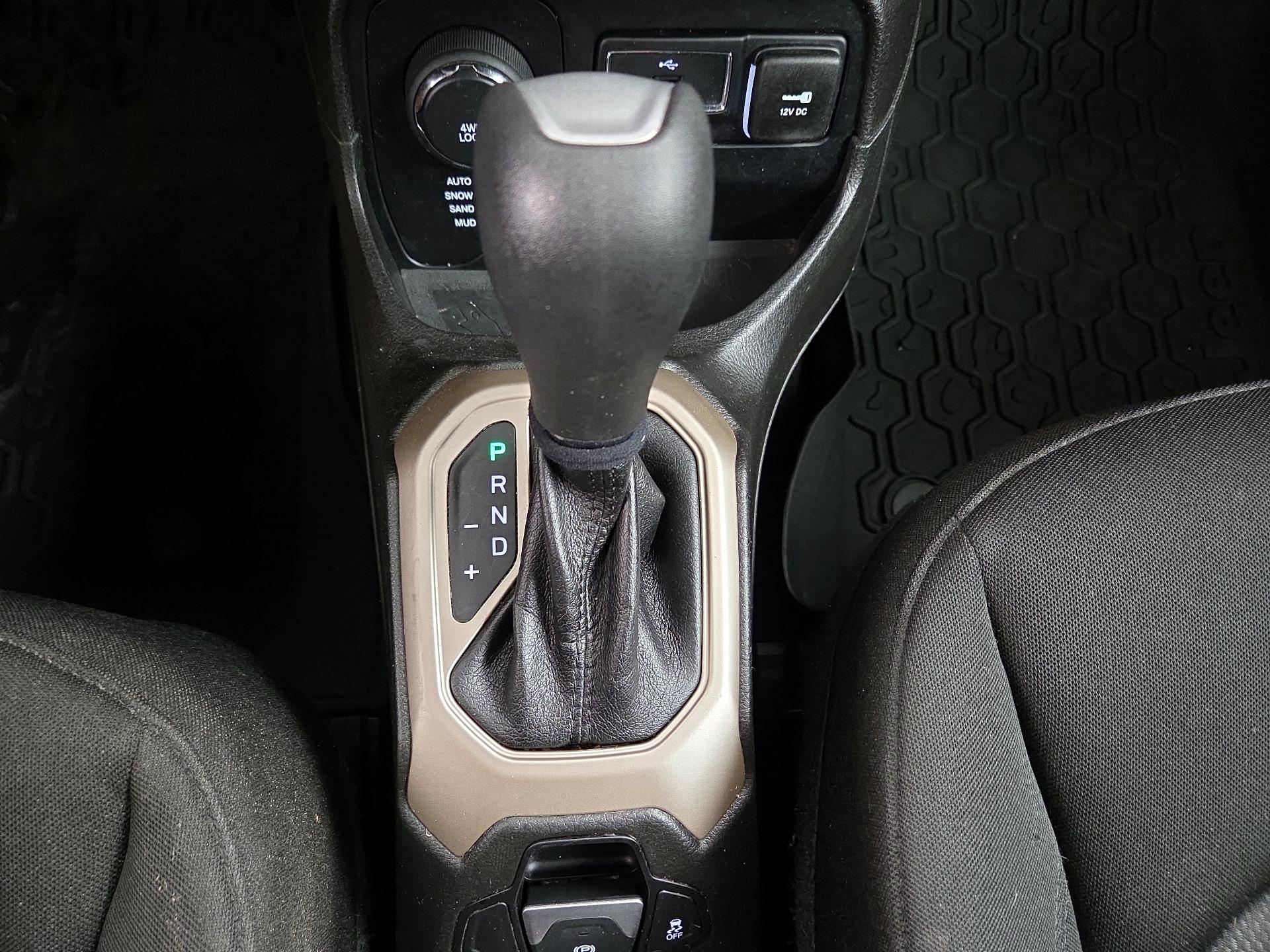 Thumbnail: 2016 Jeep Renegade - 17