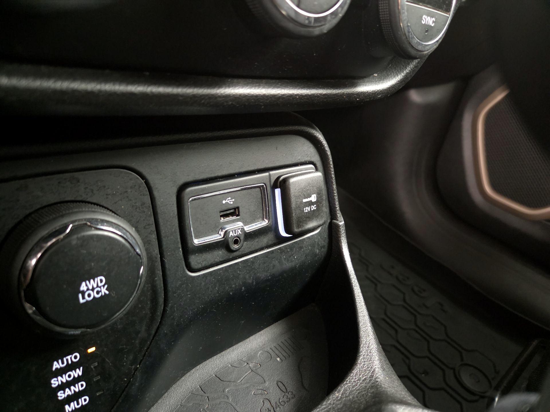 Thumbnail: 2016 Jeep Renegade - 18