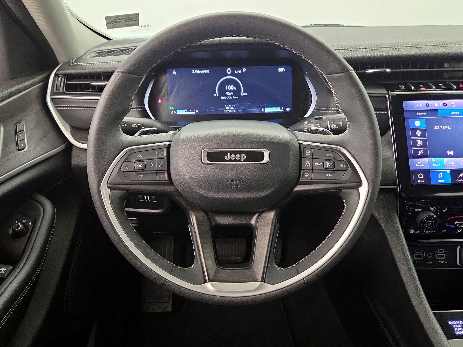 Thumbnail: 2023 Jeep Grand Cherokee - 10