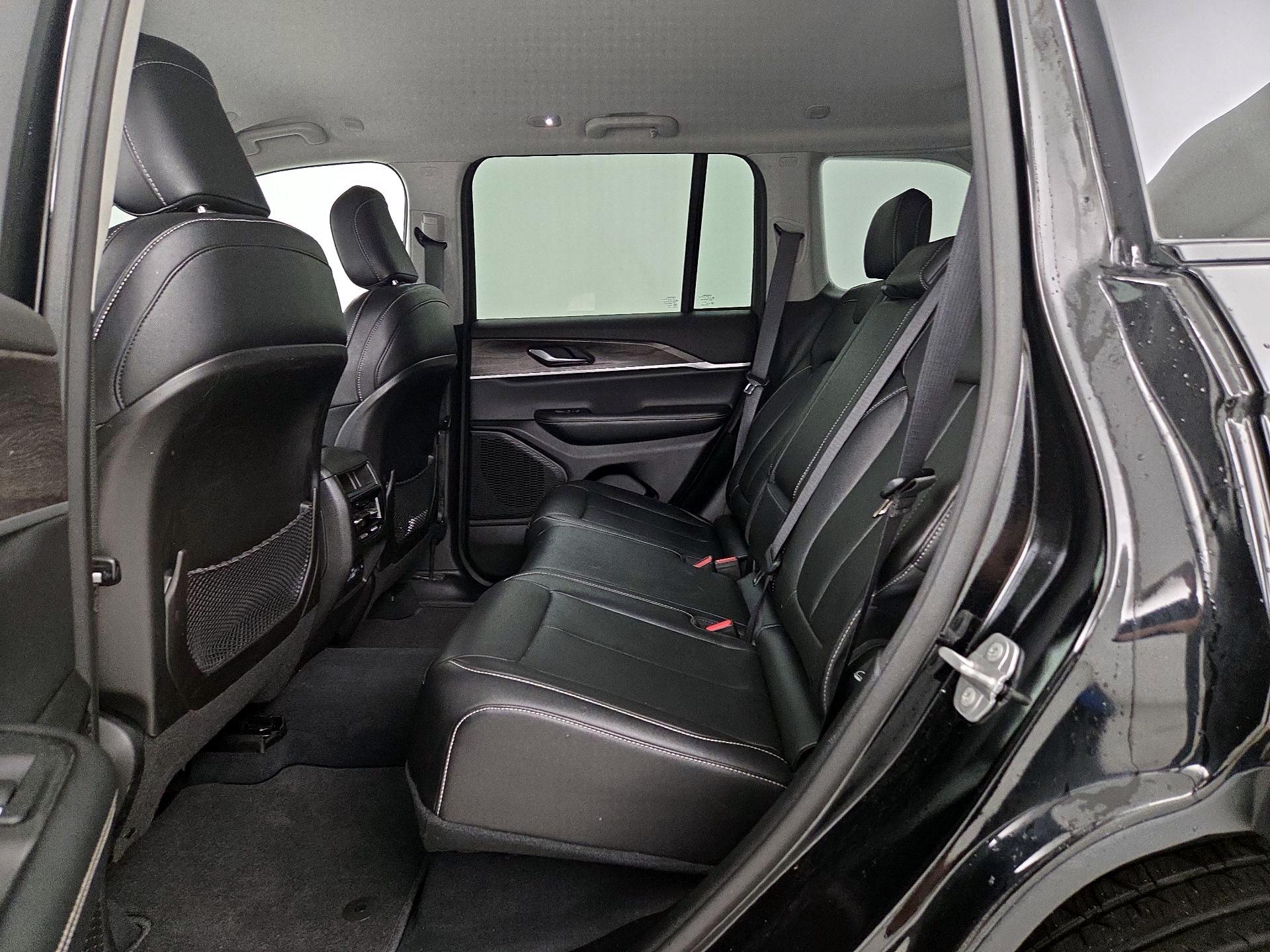 Thumbnail: 2023 Jeep Grand Cherokee - 20