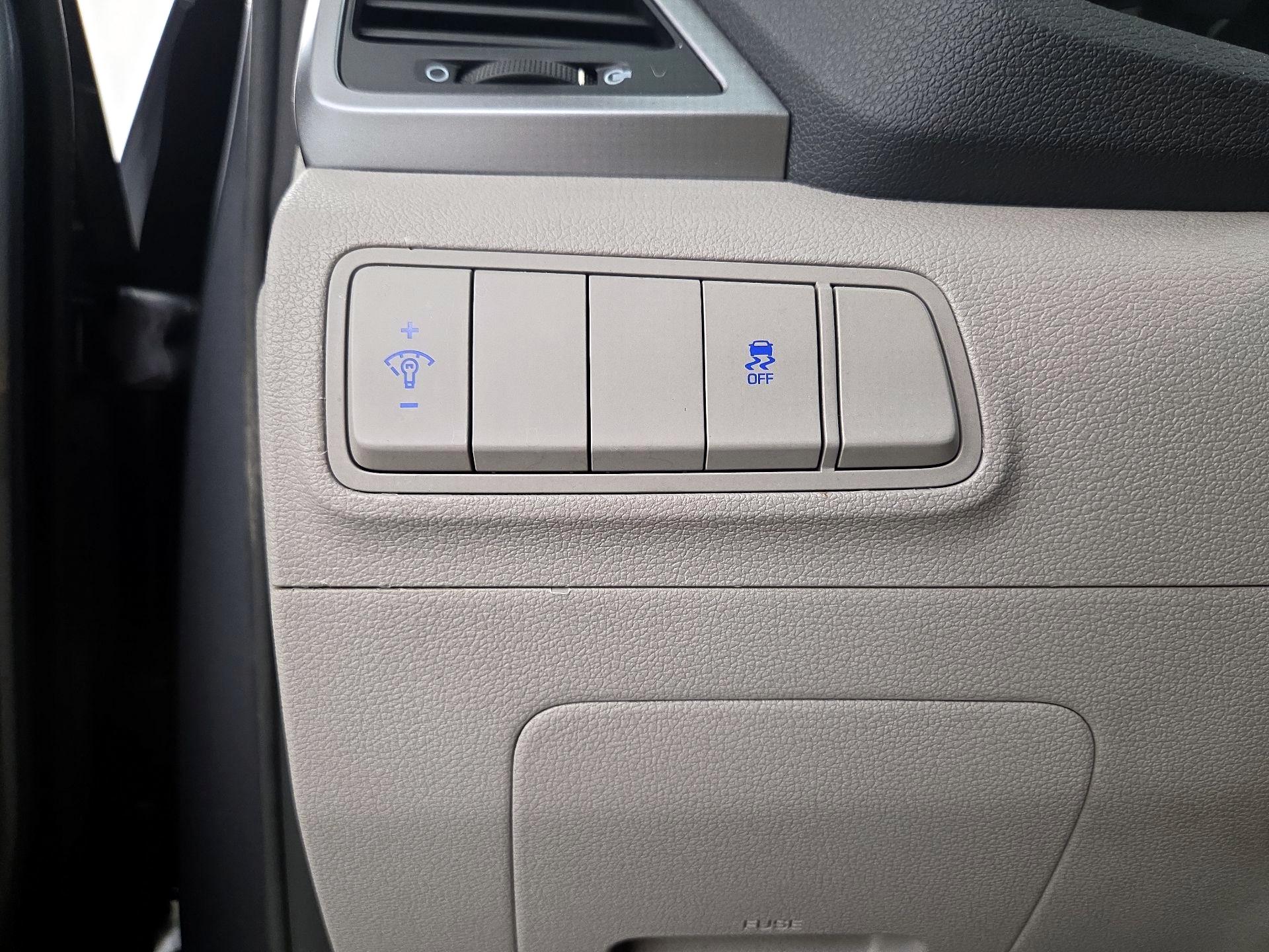 Thumbnail: 2016 Hyundai Tucson - 13