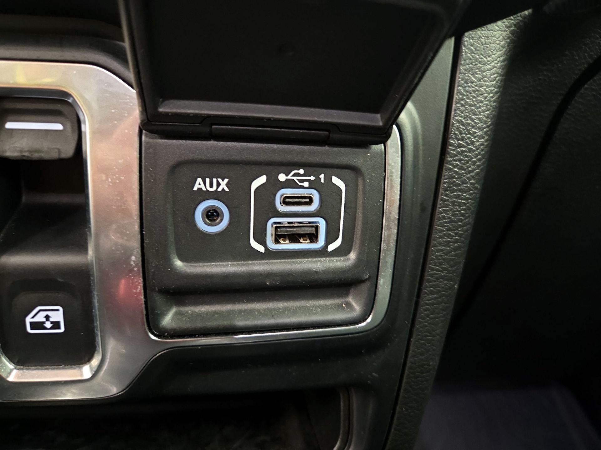 Thumbnail: 2022 Jeep Wrangler - 18