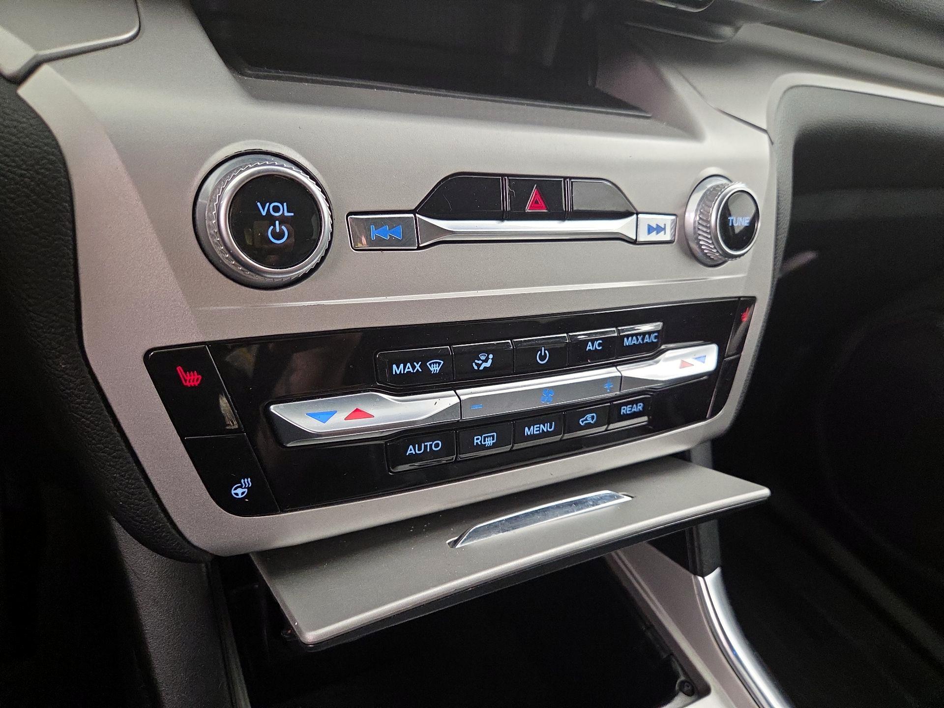 Thumbnail: 2022 Ford Explorer - 17