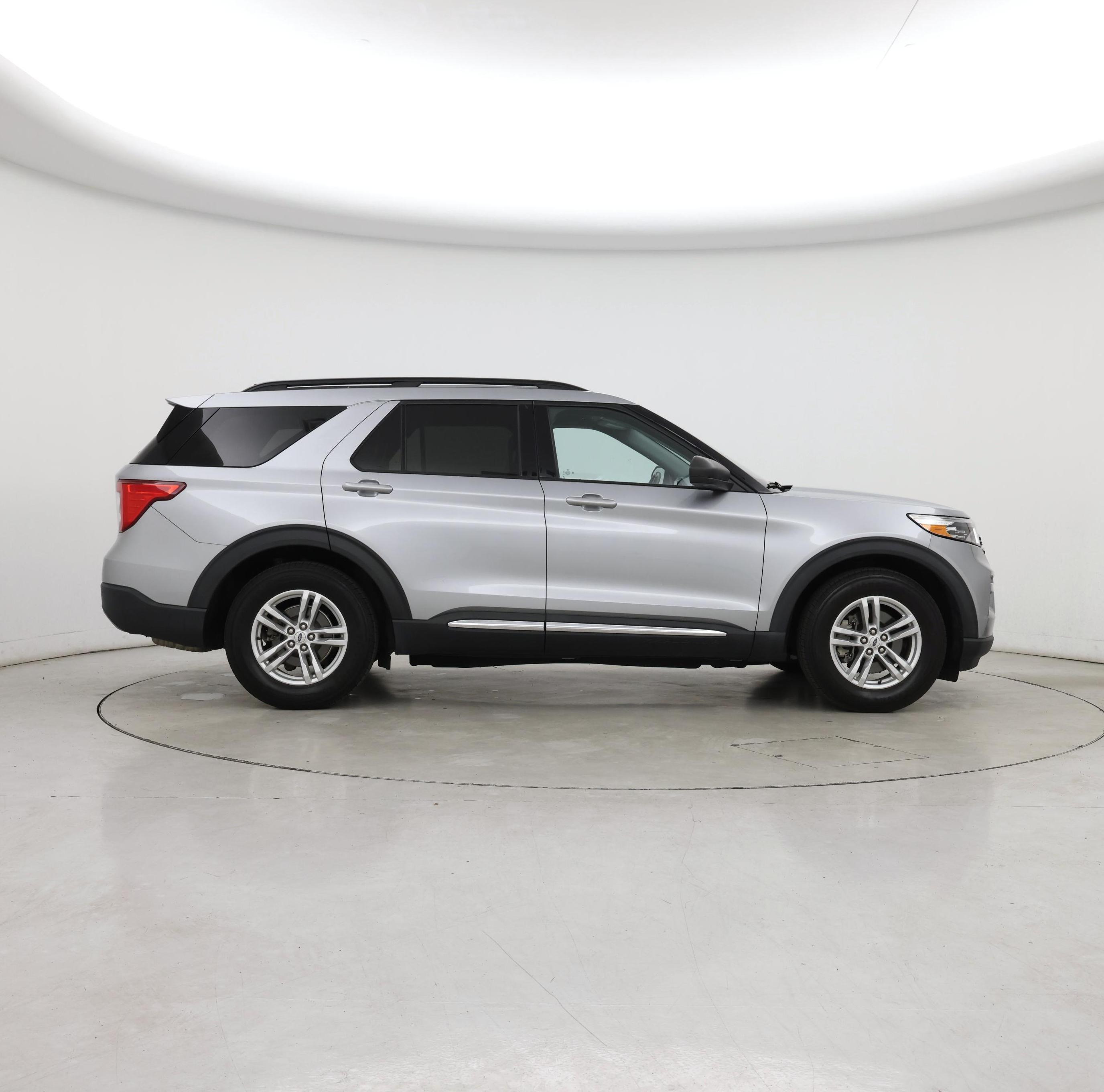 Thumbnail: 2022 Ford Explorer - 7