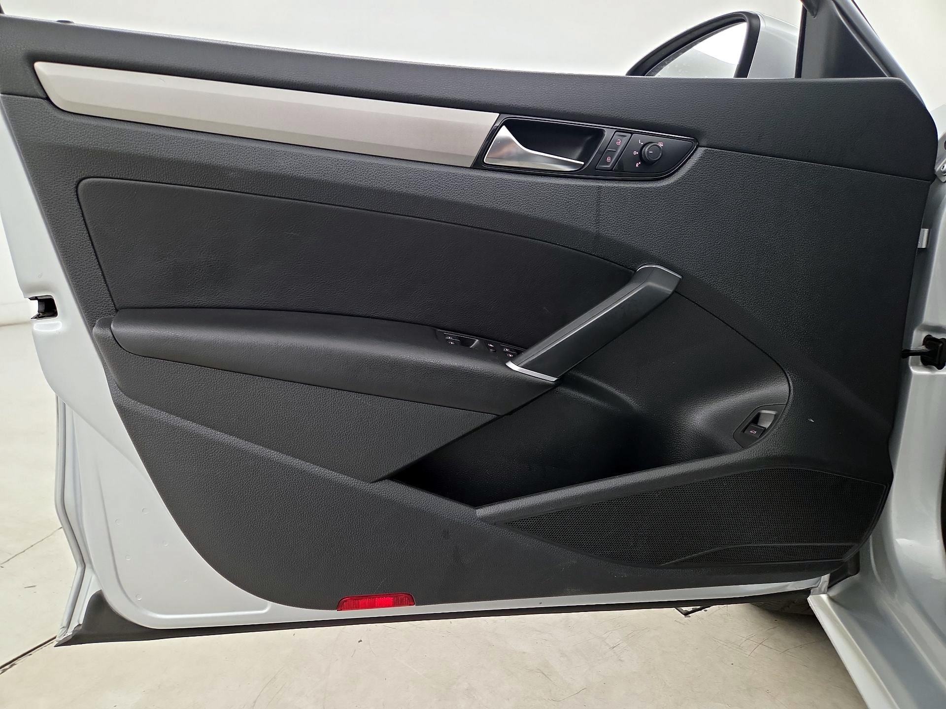 Thumbnail: 2021 Volkswagen Passat - 12