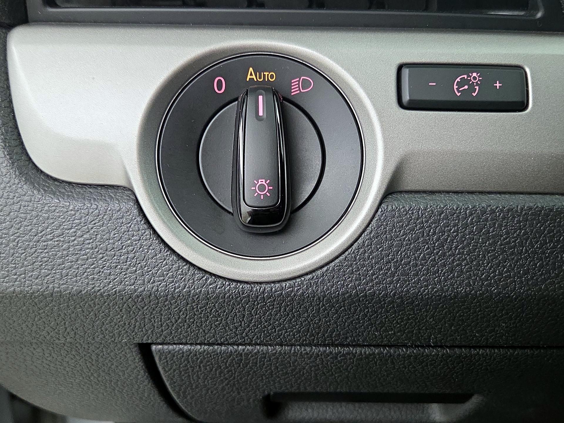 Thumbnail: 2021 Volkswagen Passat - 13