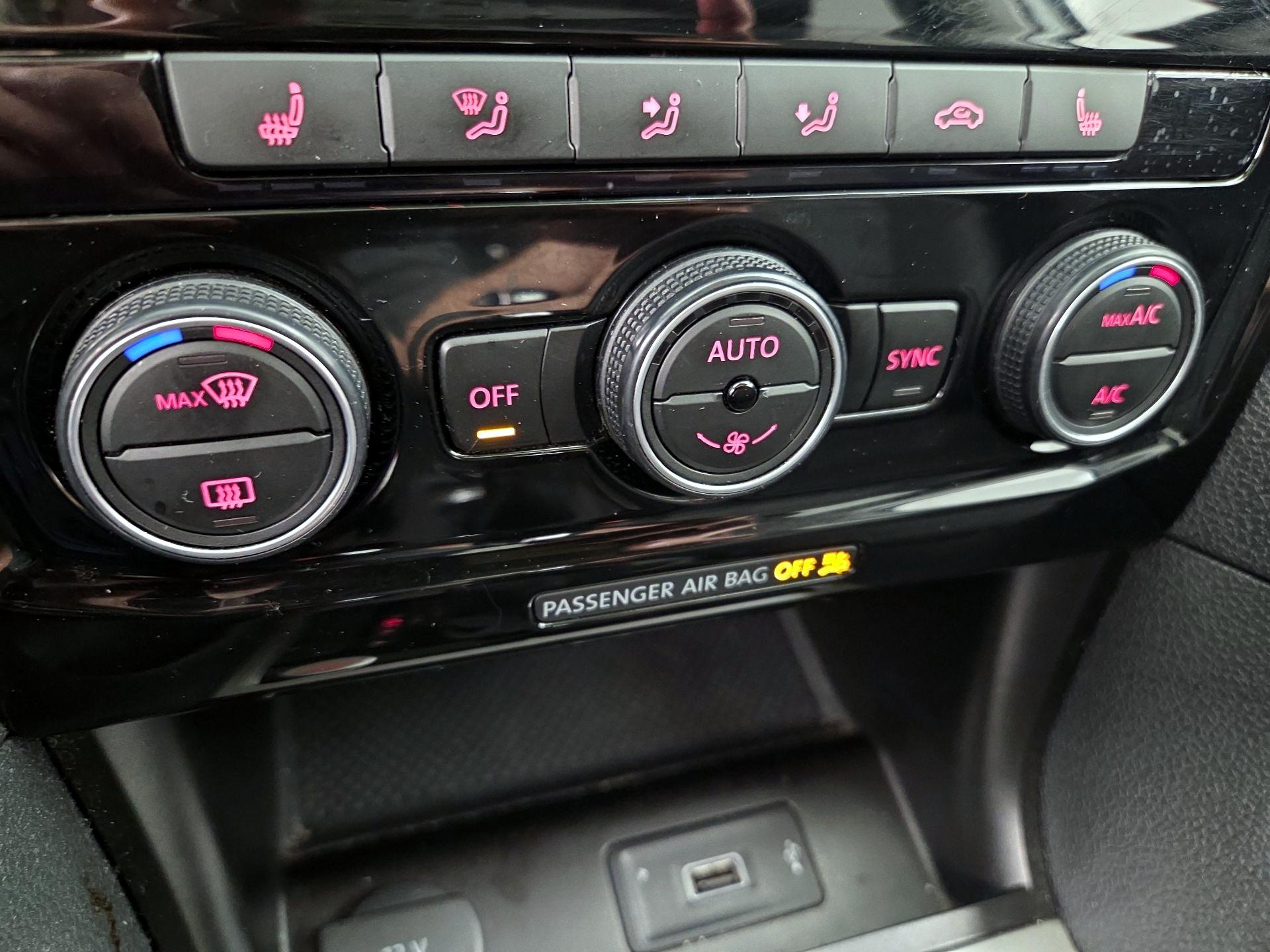 Thumbnail: 2021 Volkswagen Passat - 16