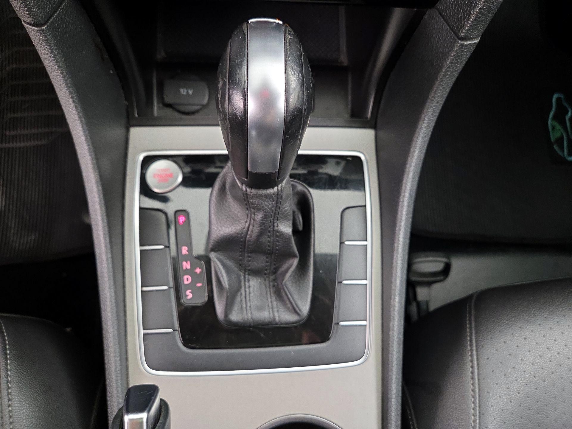 Thumbnail: 2021 Volkswagen Passat - 17