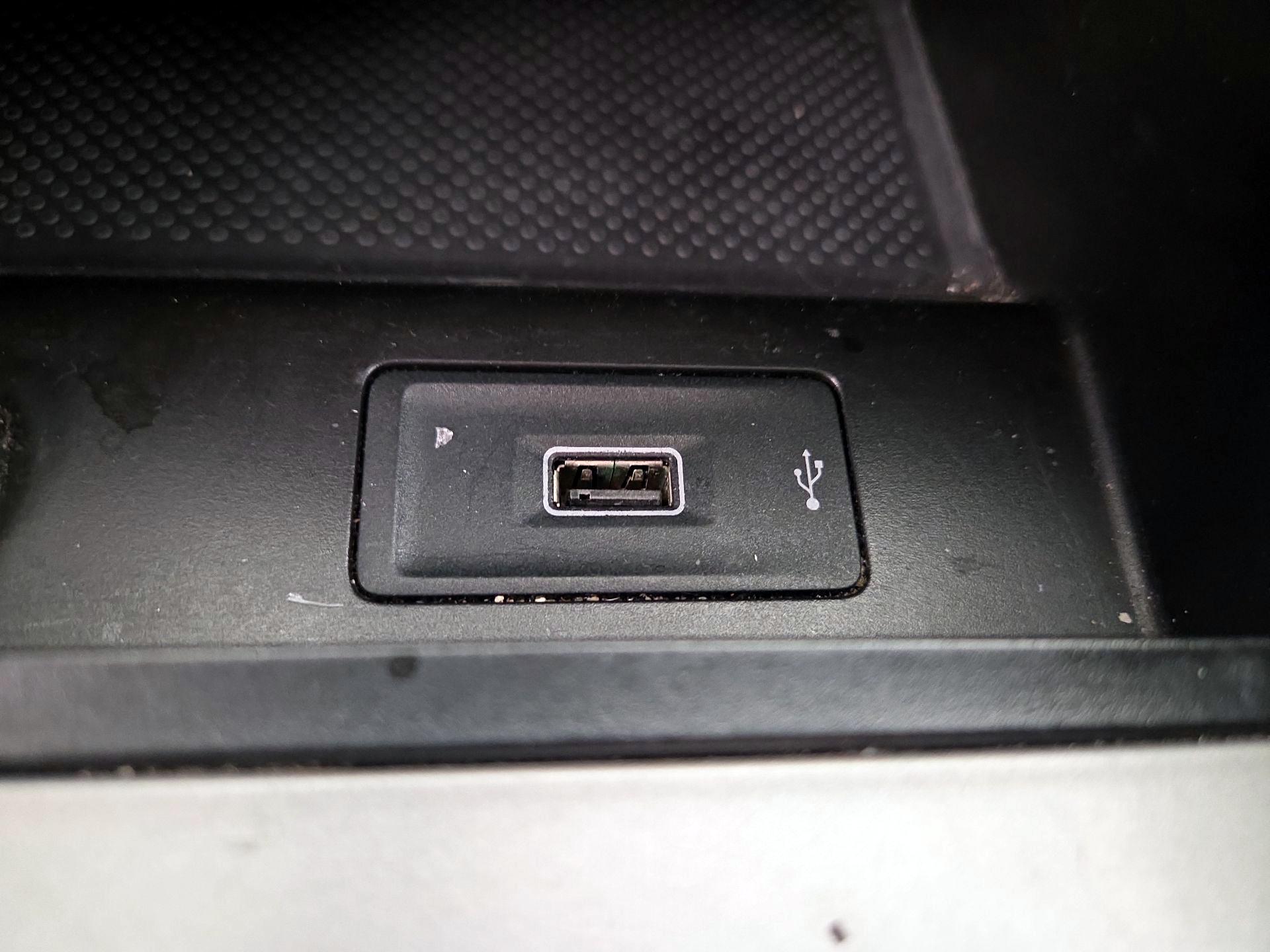 Thumbnail: 2021 Volkswagen Passat - 18