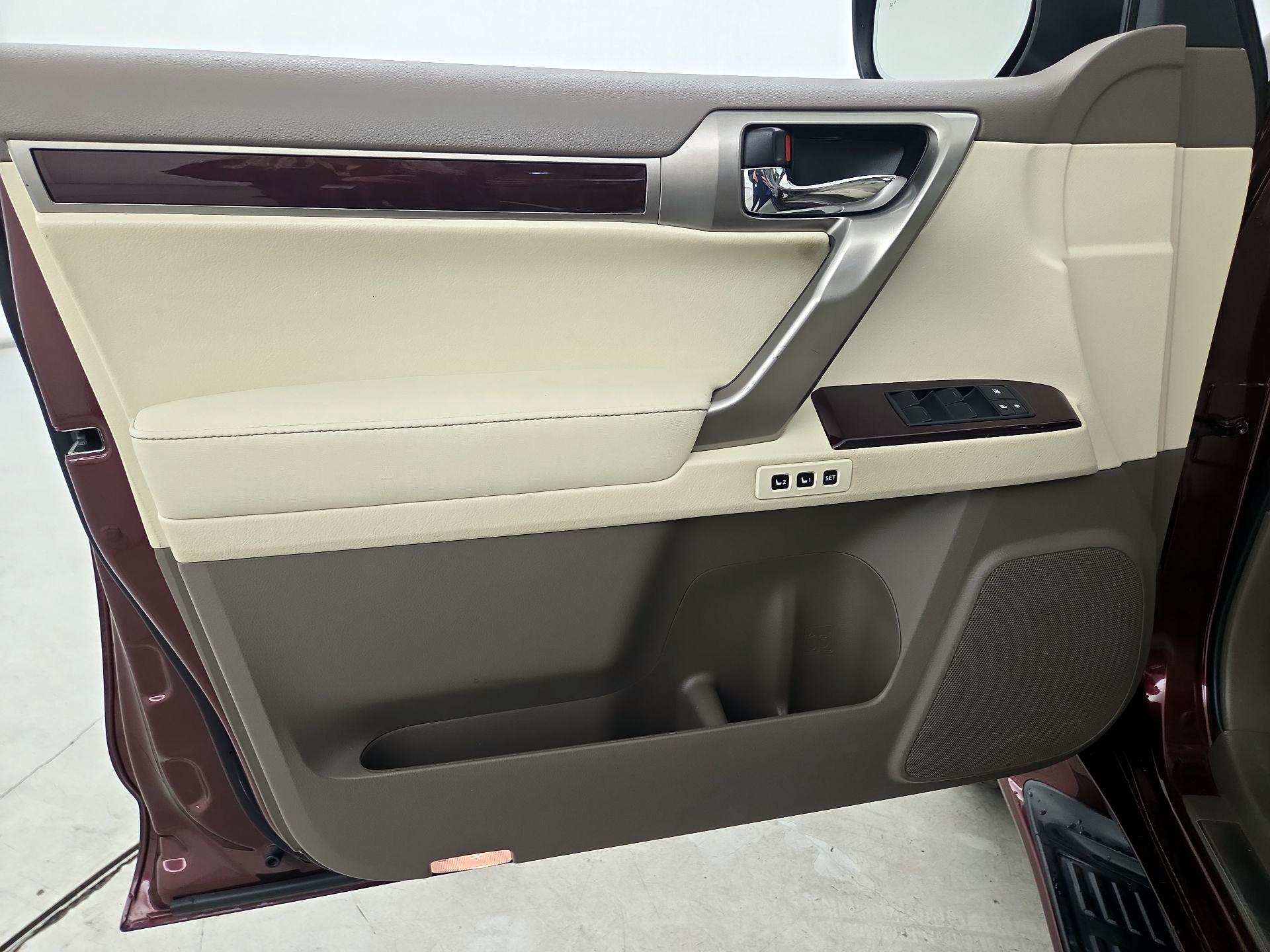 Thumbnail: 2015 Lexus GX - 12