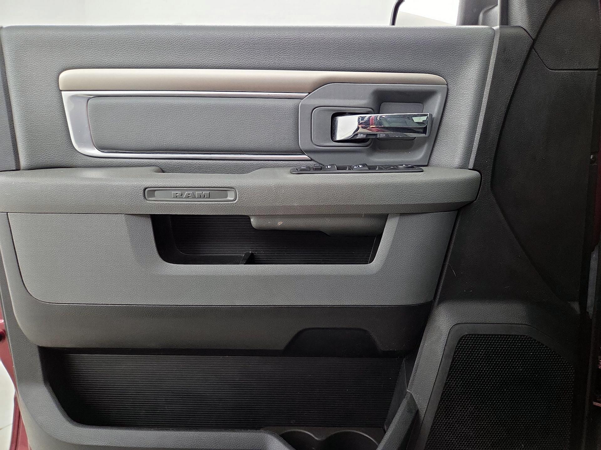 Thumbnail: 2019 RAM 1500 Classic - 12