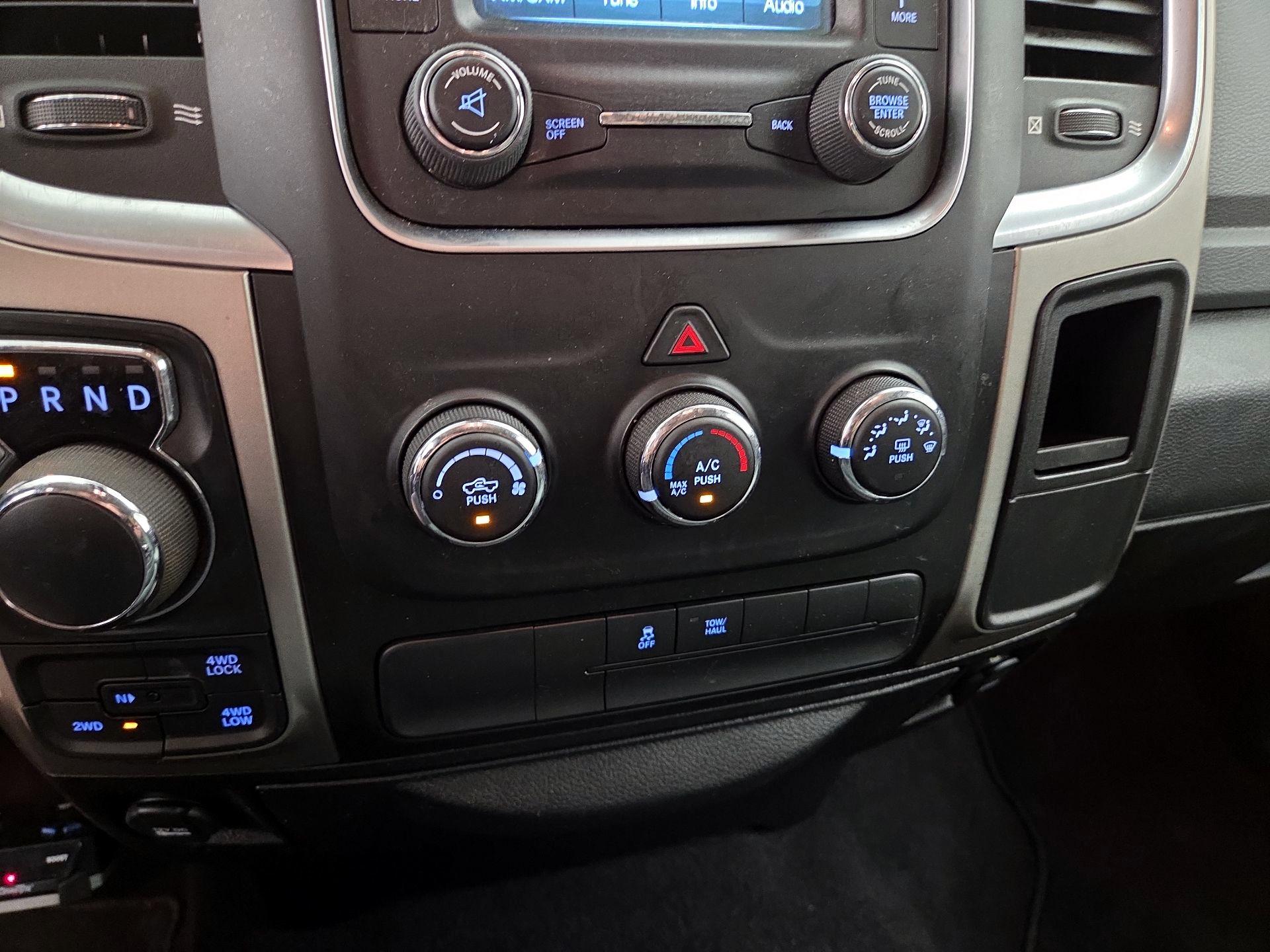 Thumbnail: 2019 RAM 1500 Classic - 16