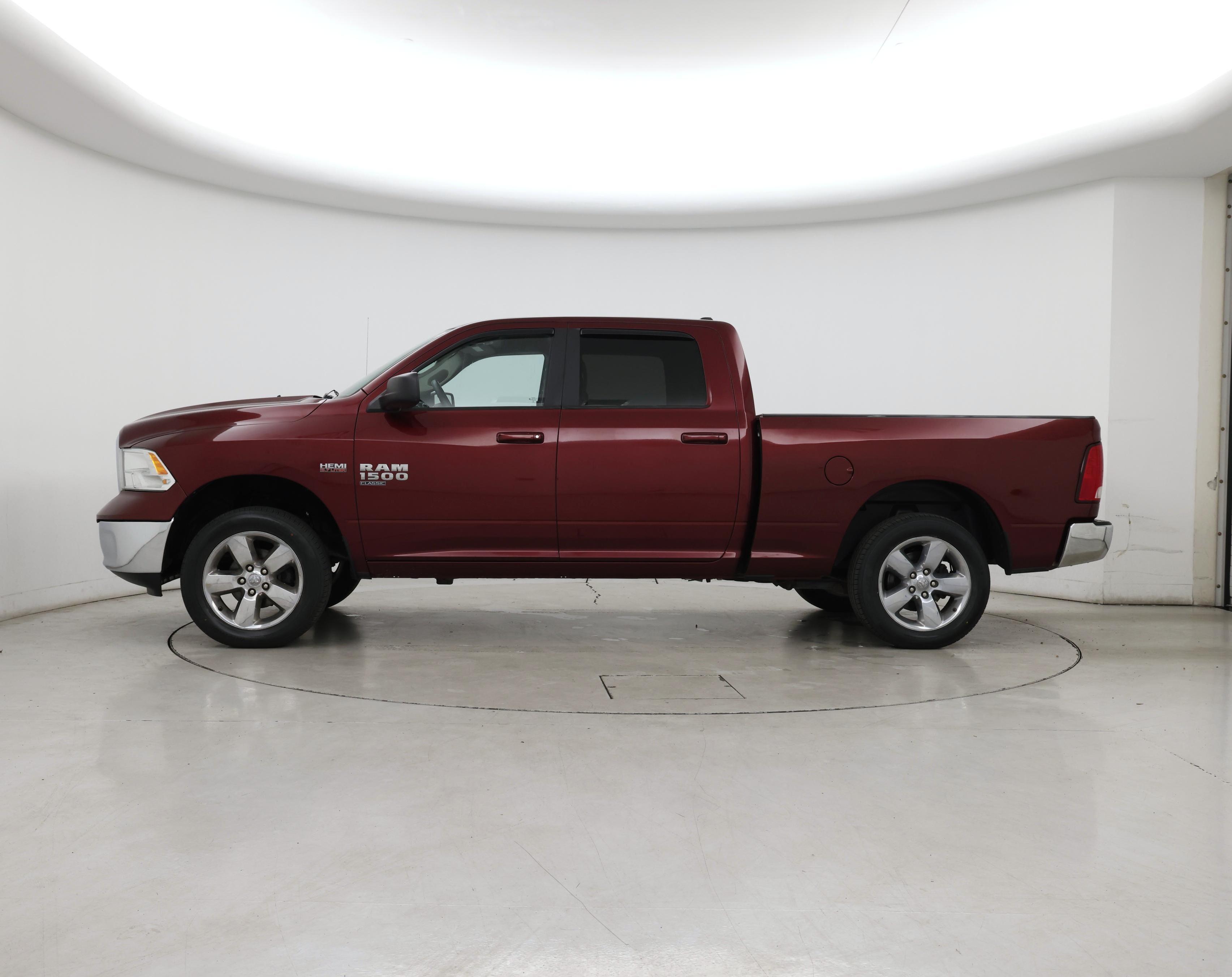 Thumbnail: 2019 RAM 1500 Classic - 3