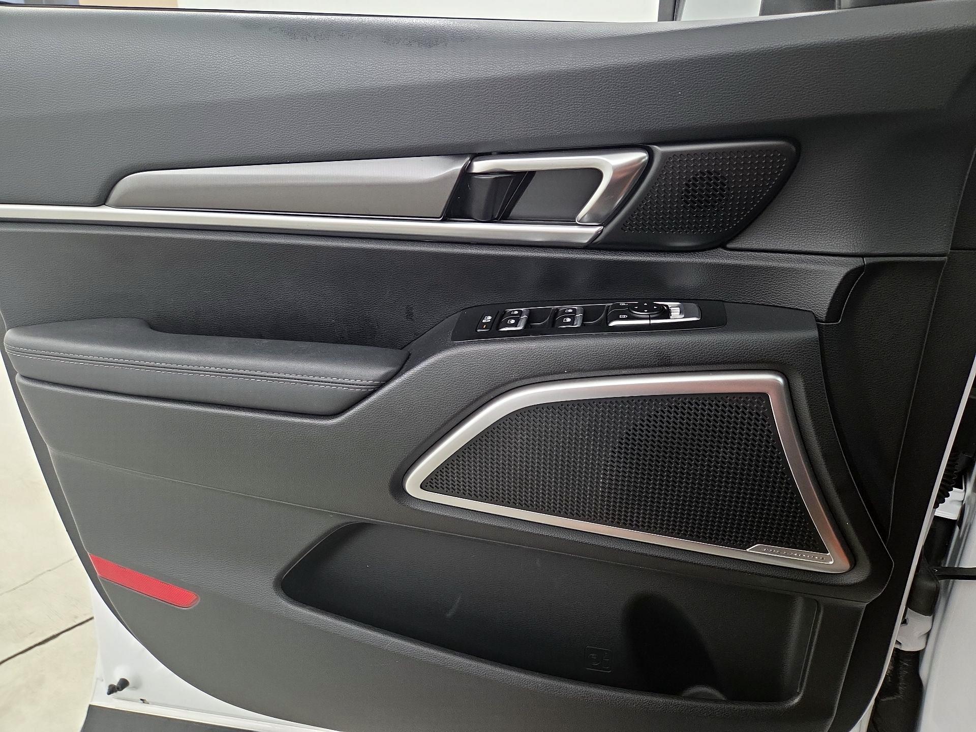 Thumbnail: 2023 Kia Telluride - 12