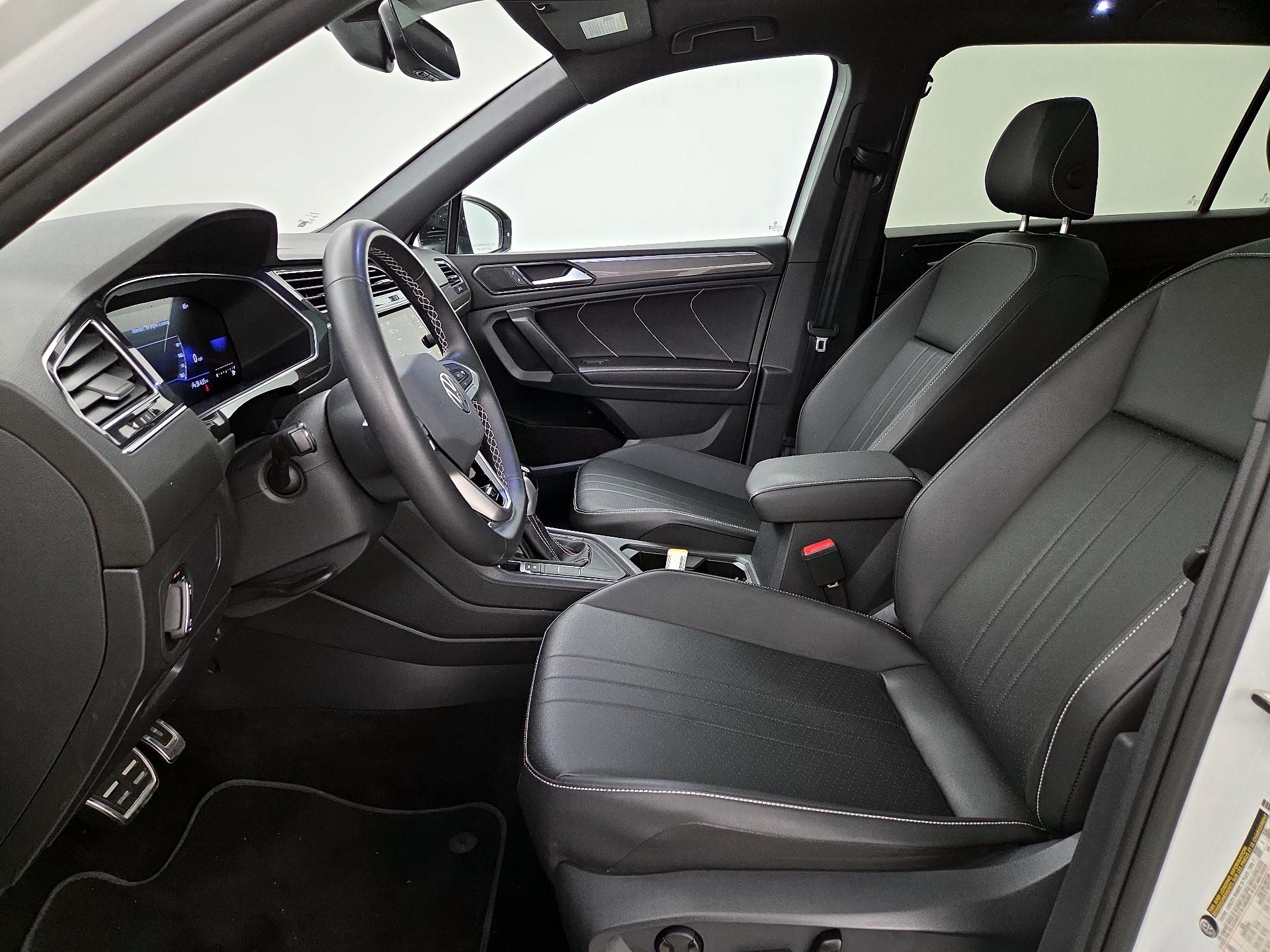 Thumbnail: 2023 Volkswagen Tiguan - 11