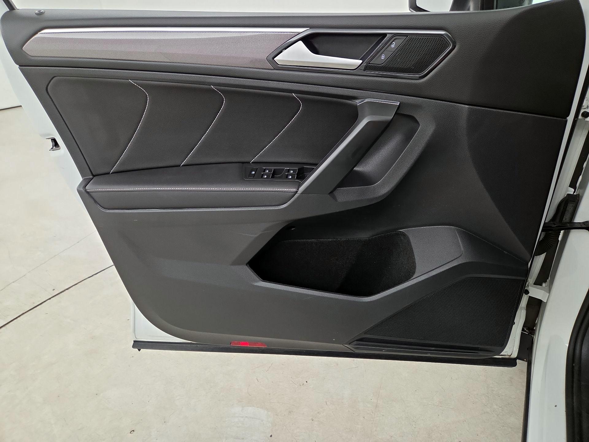 Thumbnail: 2023 Volkswagen Tiguan - 12