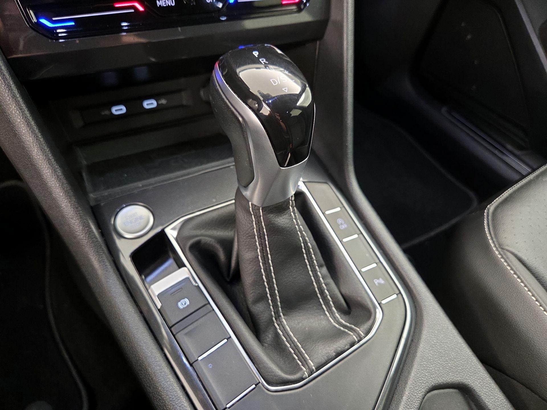 Thumbnail: 2023 Volkswagen Tiguan - 17