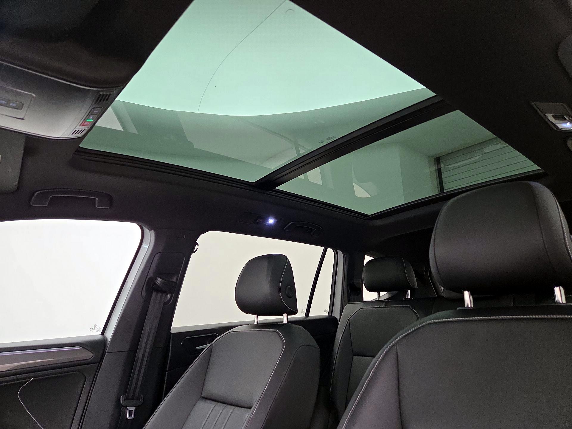 Thumbnail: 2023 Volkswagen Tiguan - 19