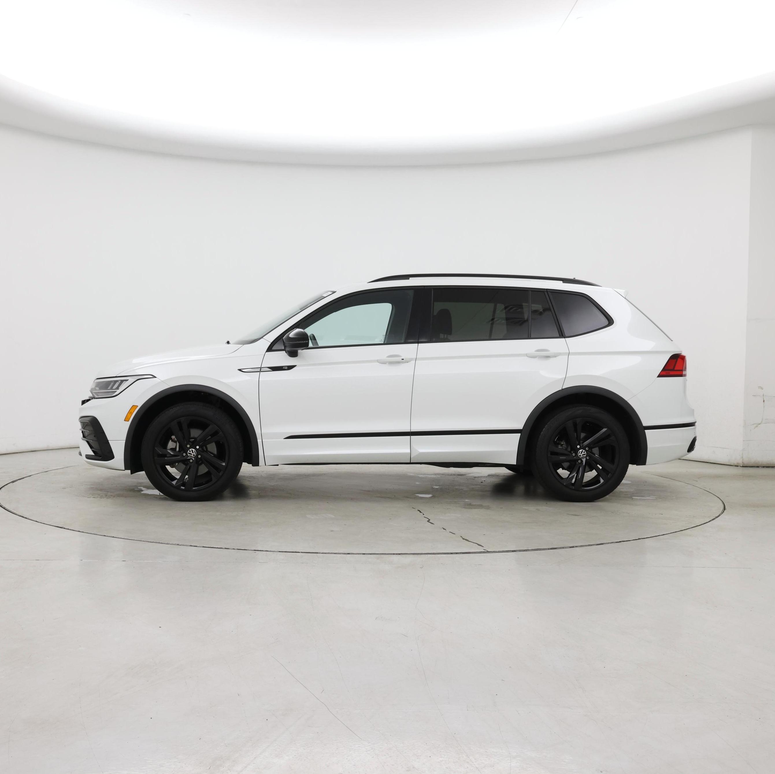 Thumbnail: 2023 Volkswagen Tiguan - 3