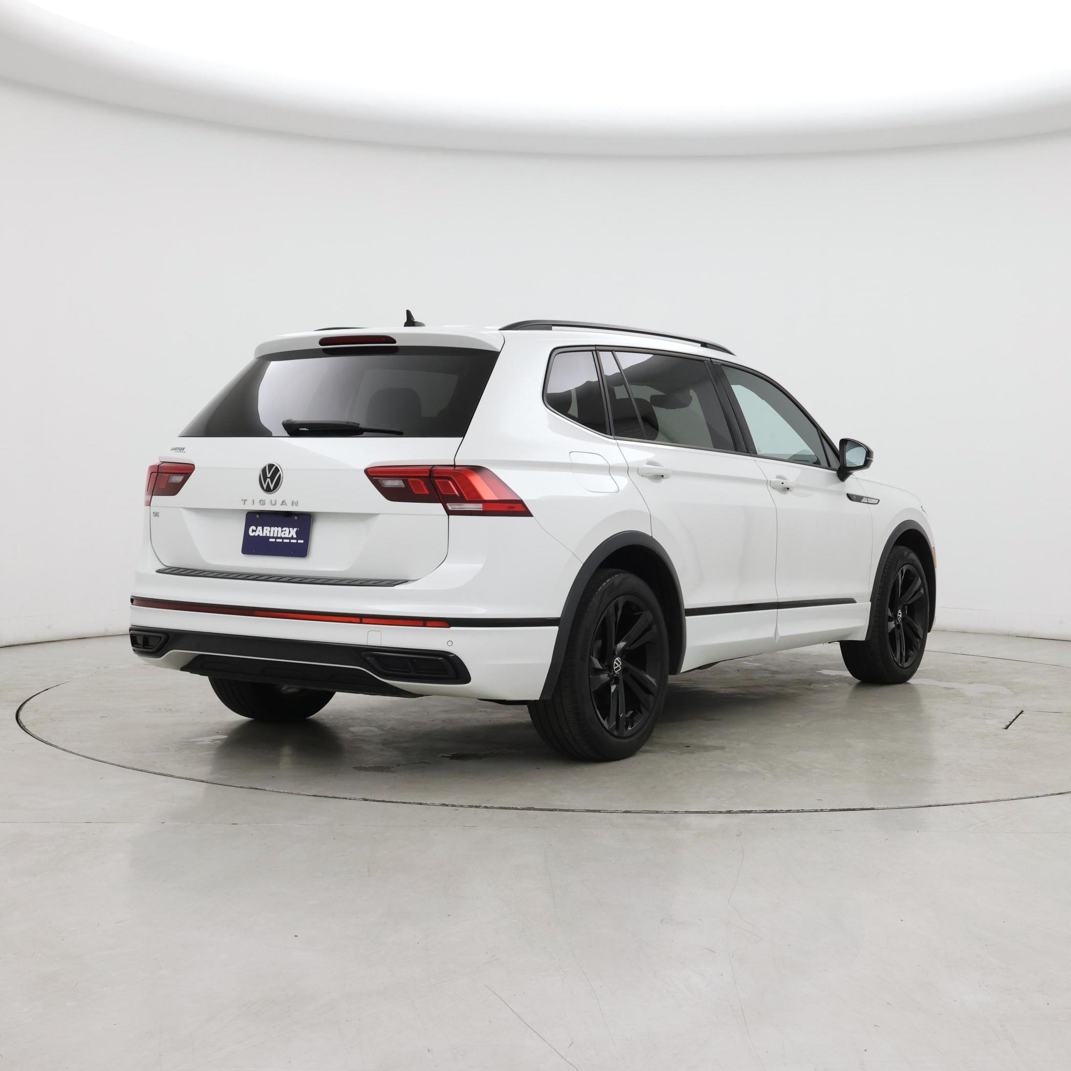 Thumbnail: 2023 Volkswagen Tiguan - 8