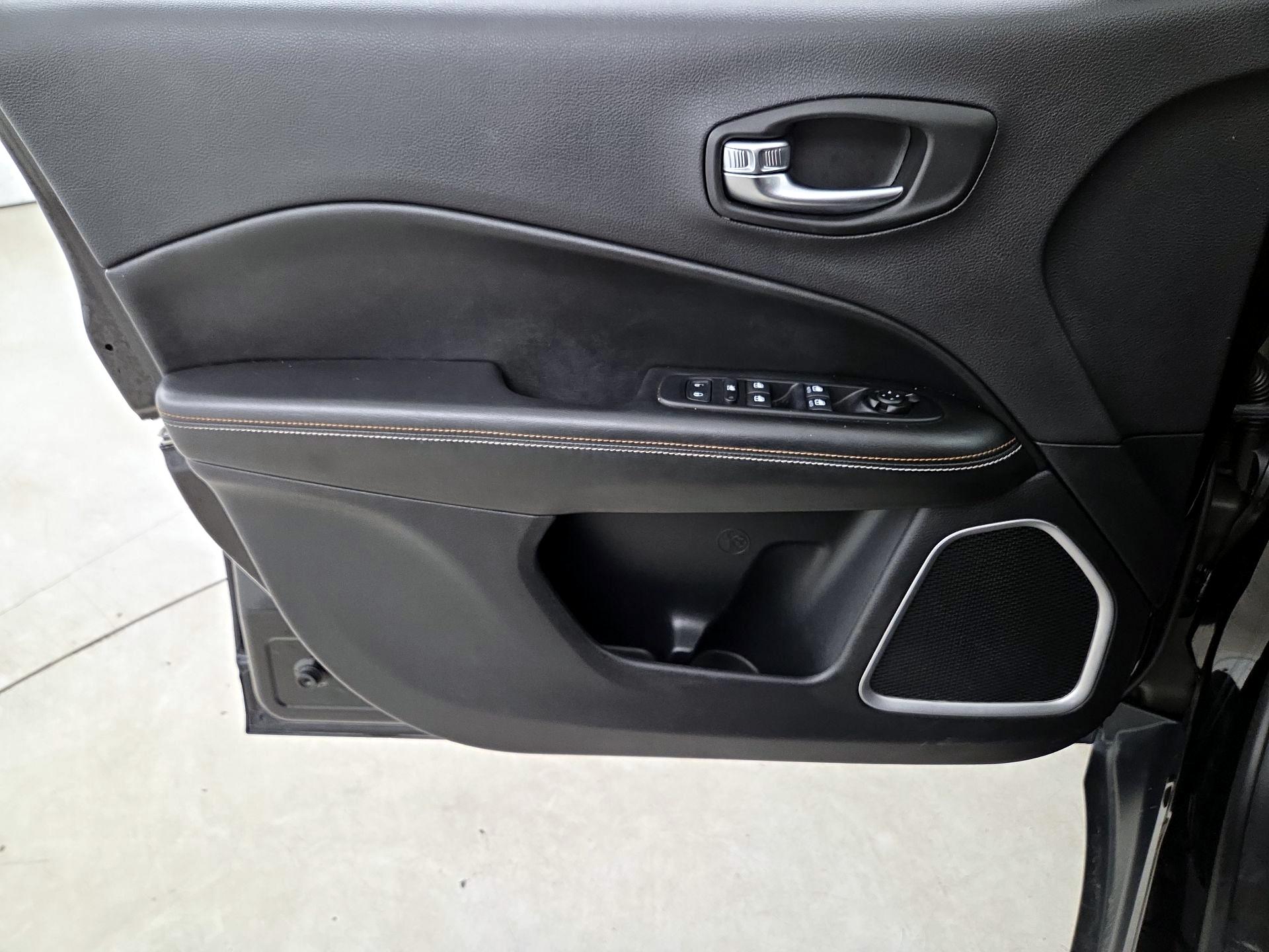 Thumbnail: 2020 Jeep Compass - 12