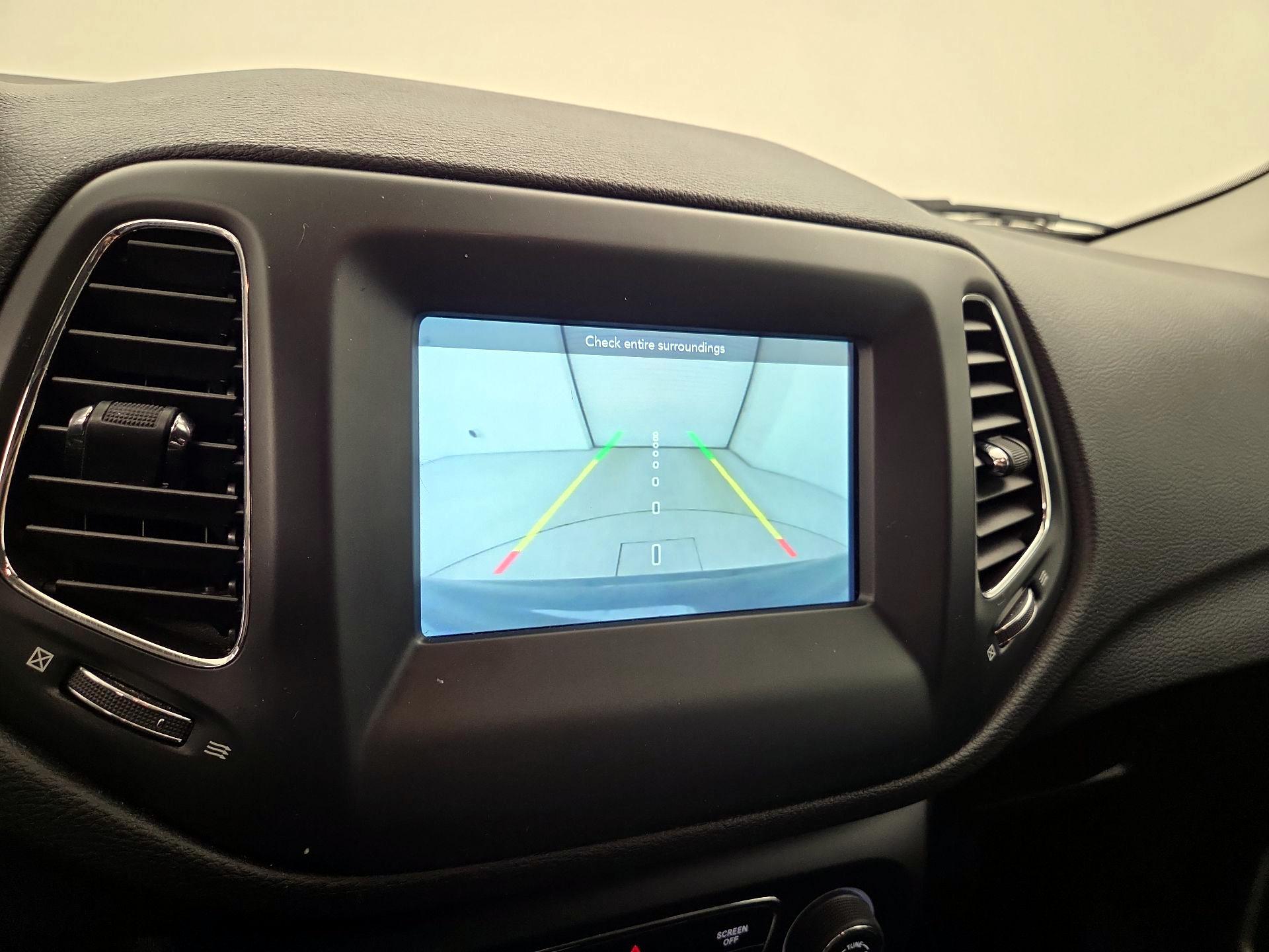 Thumbnail: 2020 Jeep Compass - 14