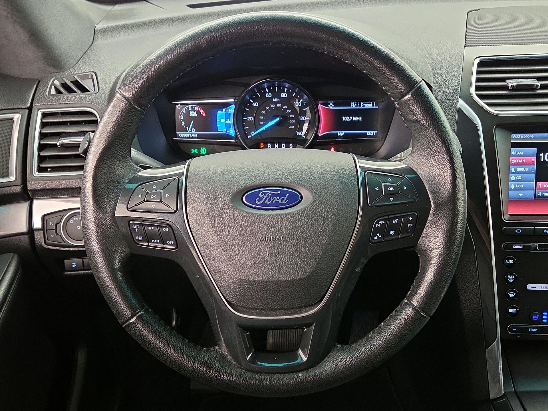 Thumbnail: 2016 Ford Explorer - 10