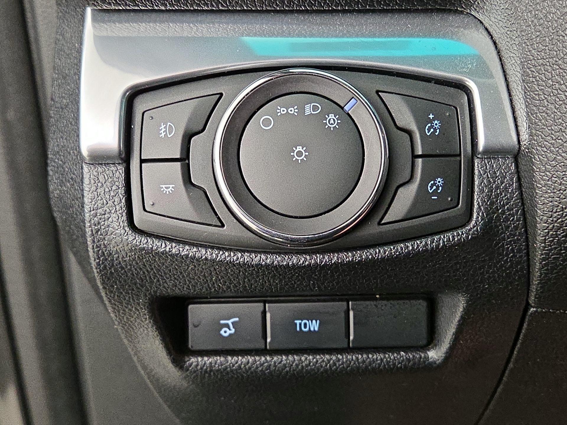 Thumbnail: 2016 Ford Explorer - 13